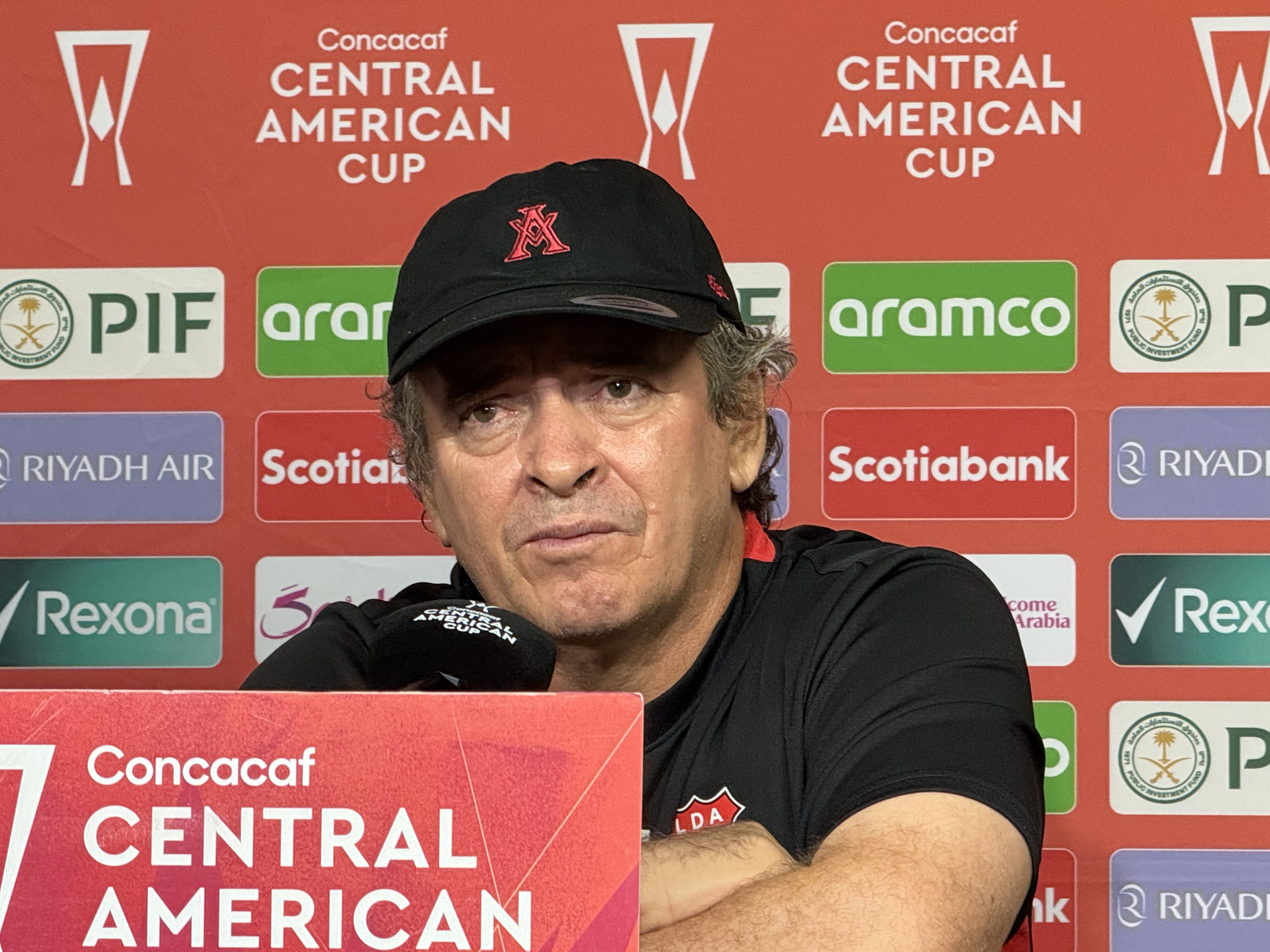 Óscar Ramírez atendió a los medios de comunicación en la víspera del partido entre Liga Deportiva Alajuelense y Antigua, en la Copa Centroamericana de Concacaf.