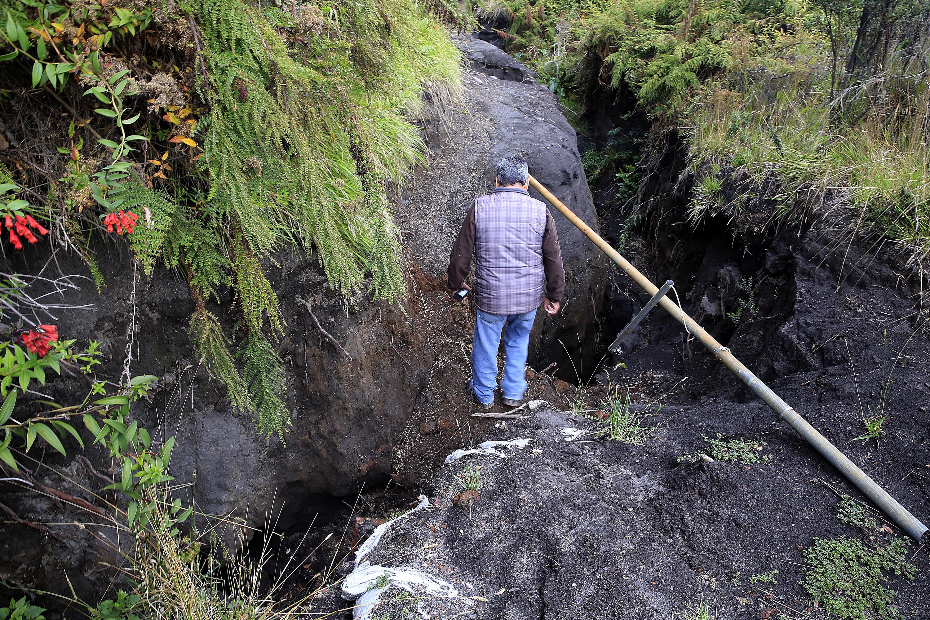 El interés de los vulcanólogos se centra en determinar si existe alguna interacción en lo profundo del volcán que genere los cambios o si se trata de la erosión propia de la pendiente. Foto: Rafael Pacheco