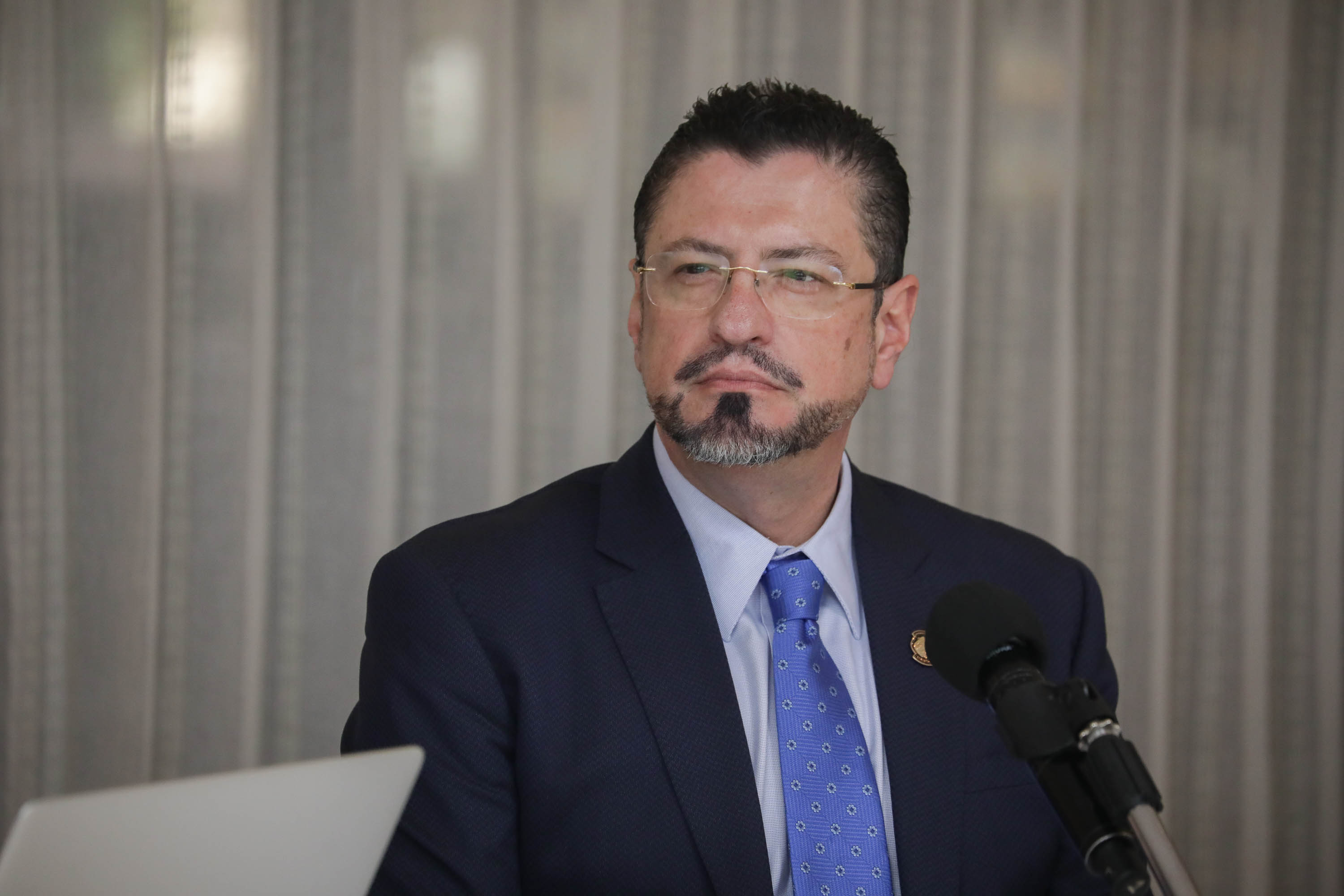 Rodrigo Chaves, ministro de Hacienda, afirmó que la caída en los ingresos tributarios obliga a las autoridades a acumular liquidez de otras fuentes. Foto: Casa Presidencial para LN.