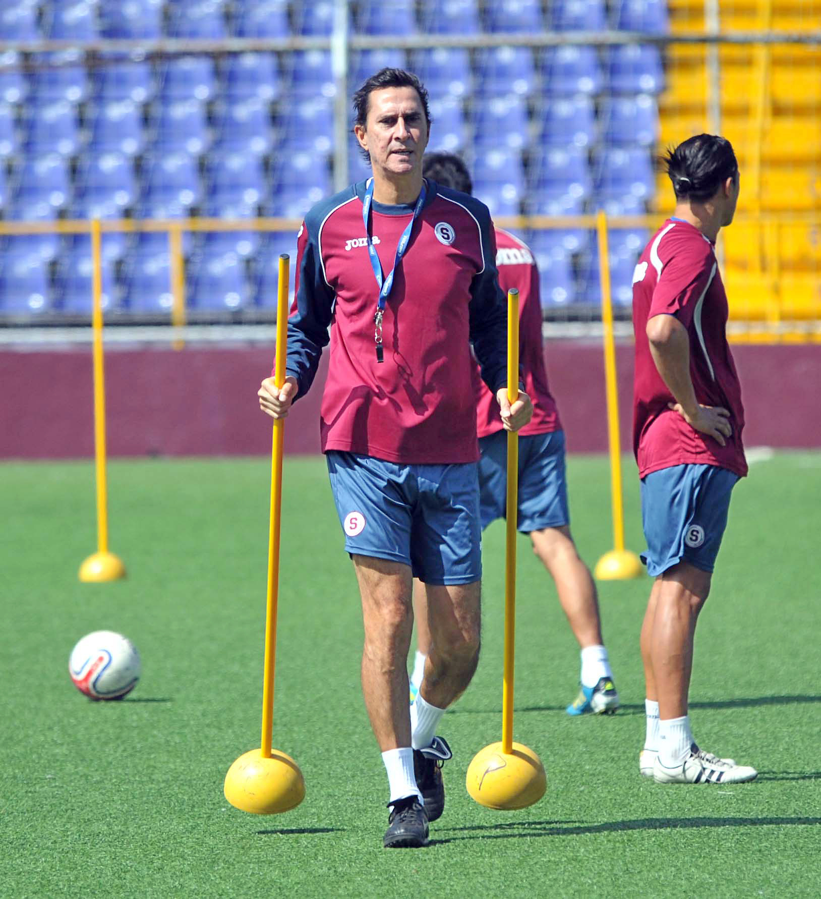 Alexandre Guimaraes, durante una práctica al frente de Saprissa en el 2011.