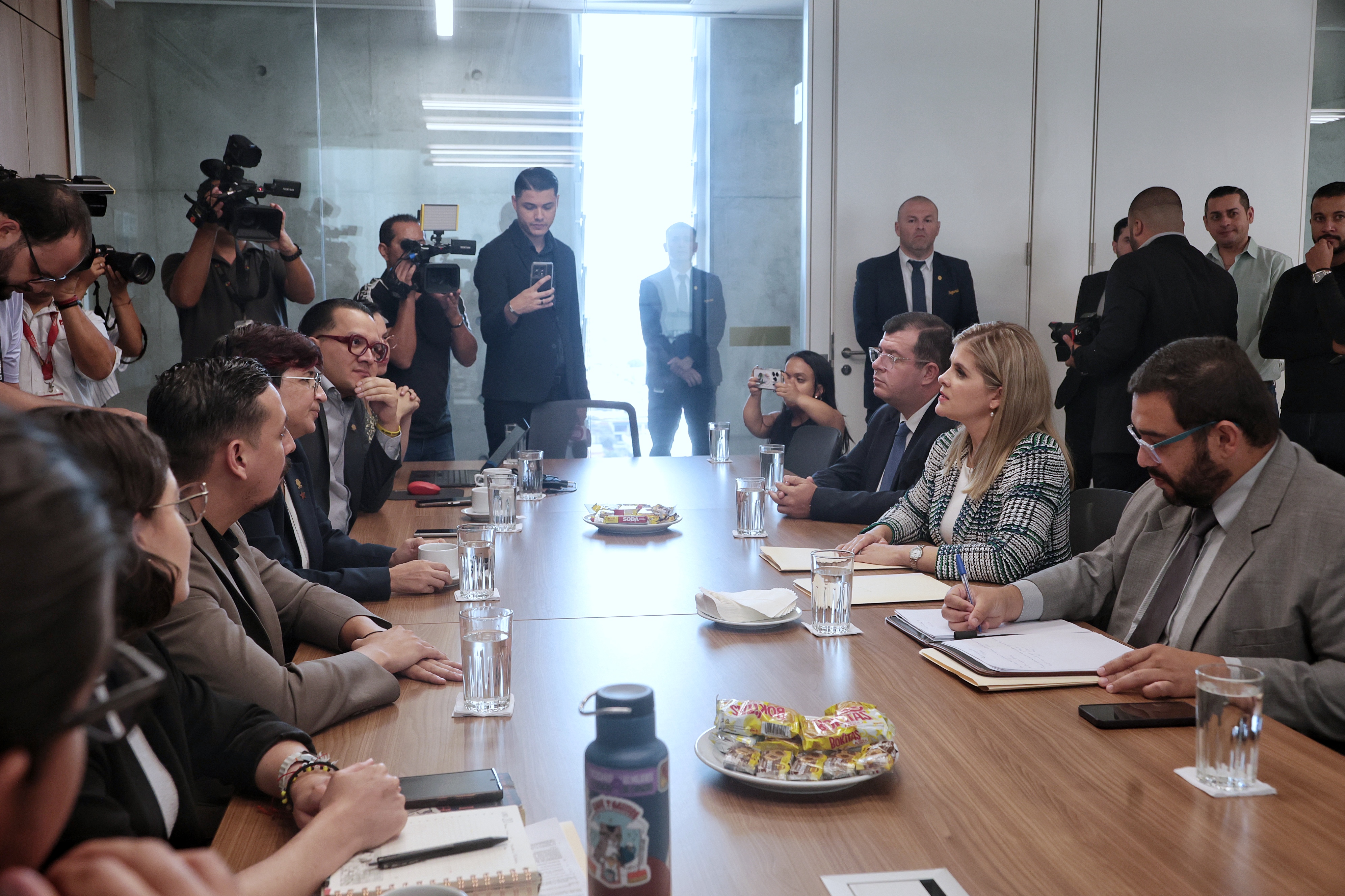 Reunión Laura Fernández con diputados del Frente Amplio / Foto John Durán