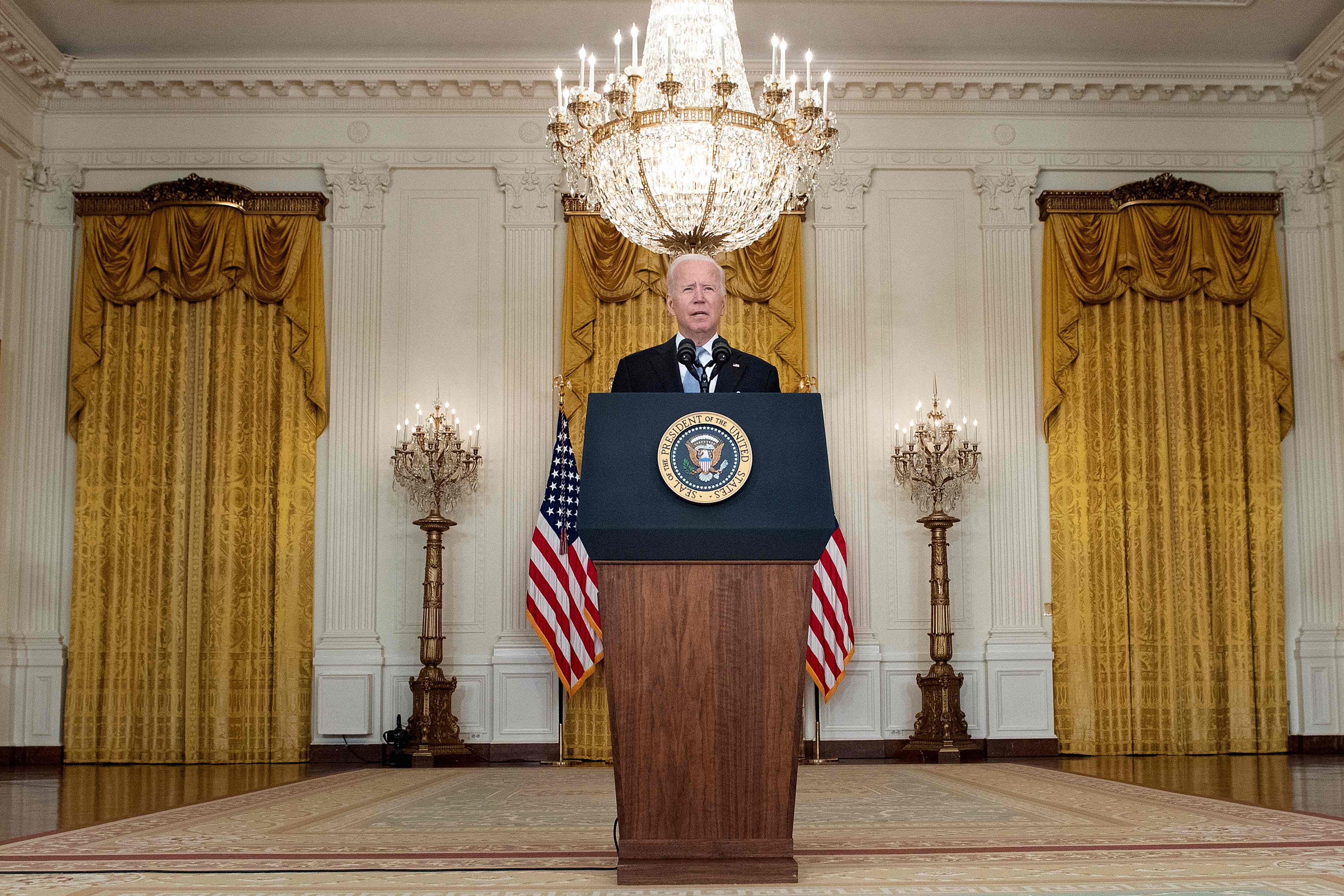 US President Joe Biden speaks about the Taliban's takeover of Afghanistan from the East Room of the White House August 16, 2021, in Washington, DC. - President Joe Biden broke his silence Monday on the US fiasco in Afghanistan with his address to the nation from the White House, as a lightning Taliban victory sent the Democrat's domestic political fortunes reeling. (Photo by Brendan Smialowski / AFP)