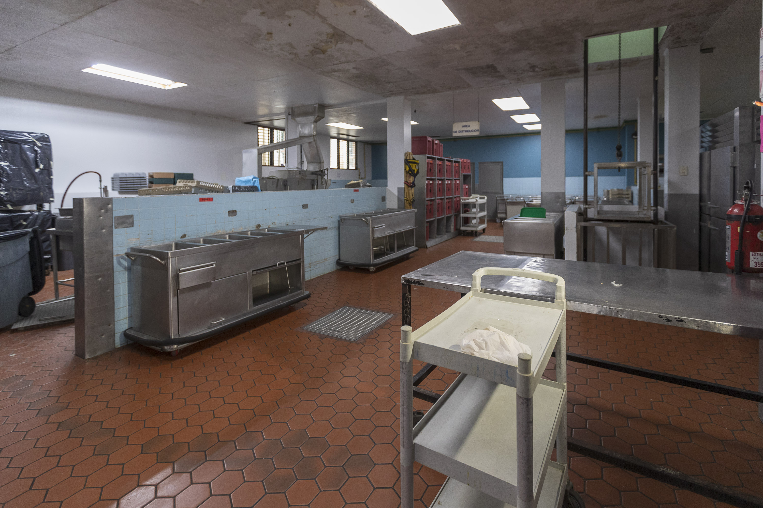 11/07/2018, San José, Hospital San Juan de Dios, los empleados del departamento de nutrición del hospital están en huelga porque las instalaciones de la cocina del hospital se encuentran en deterioro y aseguran que no se hace nada para reparar el lugar. Fotografía José Cordero