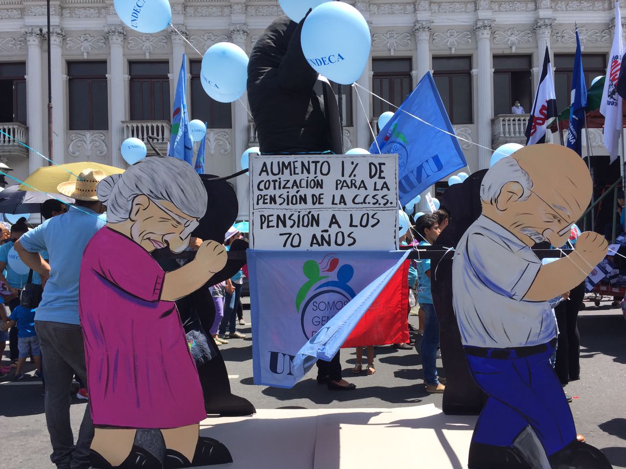 La Superintendencia de Pensiones propuso a la Directiva de la Caja elevar la cotización del IVM del 10,66% hasta el 16%. En el 2017, Junta acordó elevar en un punto porcentual la contribución de los trabajadores al régimen, lo cual generó oposición. Foto: Albert Marín.