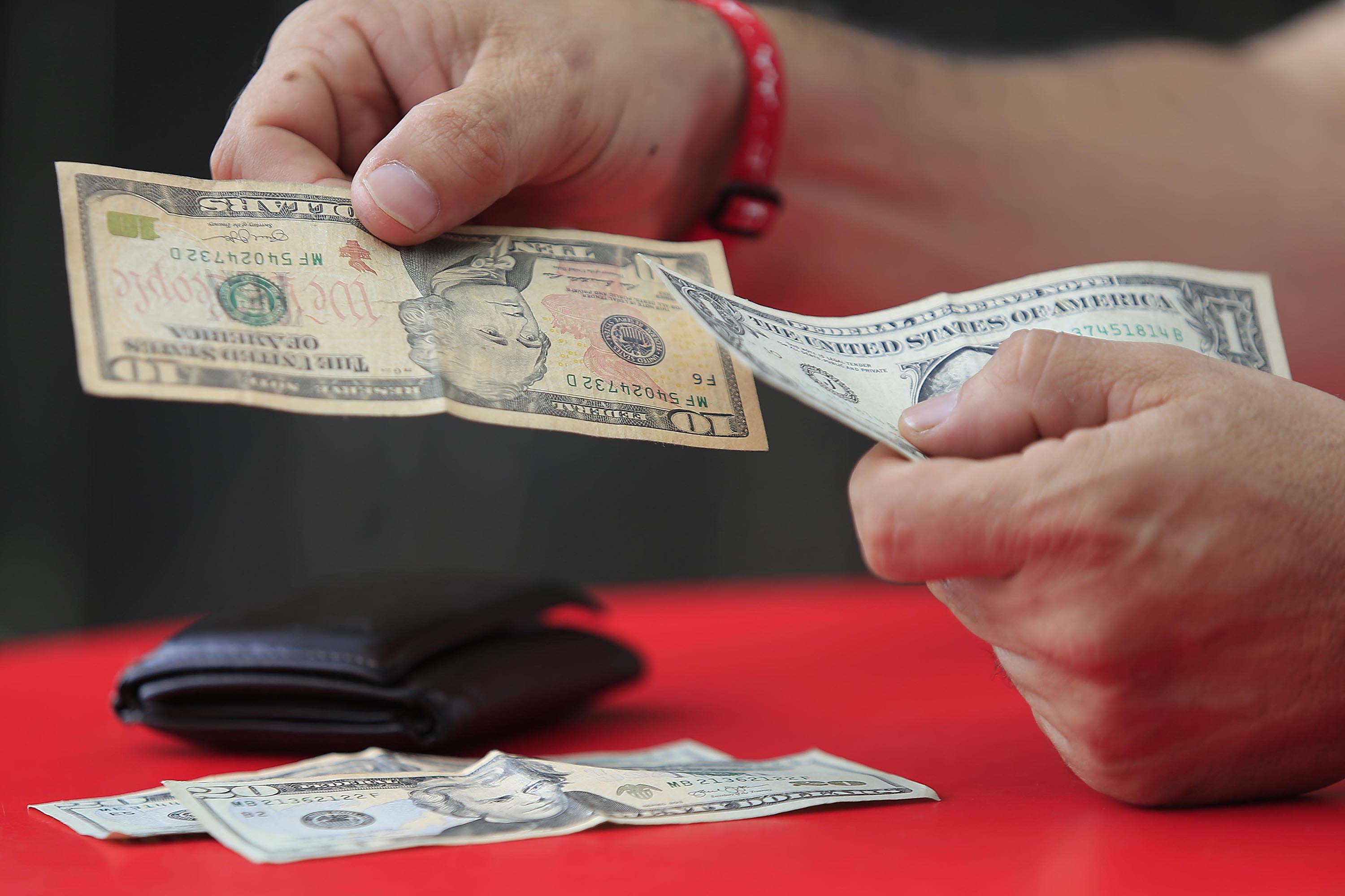 Este 30 de diciembre, el dólar cerró en el precio más alto del 2020 en el mercado mayorista. Foto: Rafael Pacheco