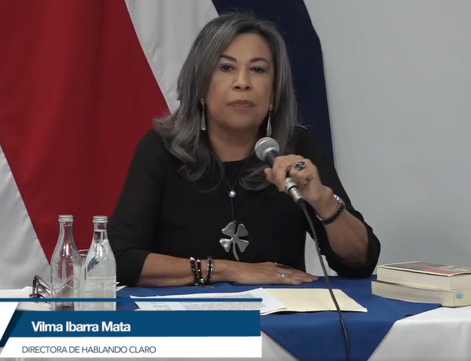 Vilma Ibarra, en el debate del Colegio de Periodistas sobre pauta estatal, desinformación y violencia digital.