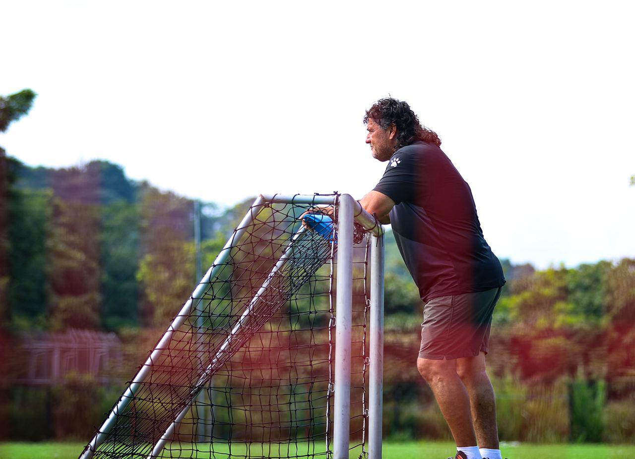 Mauricio Montero está muy contento de ver la evolución de sus jugadores, pero piensa que ya puede ser hora de pensar en dirigir en Primera División. Fotografía: Rubén Murillo