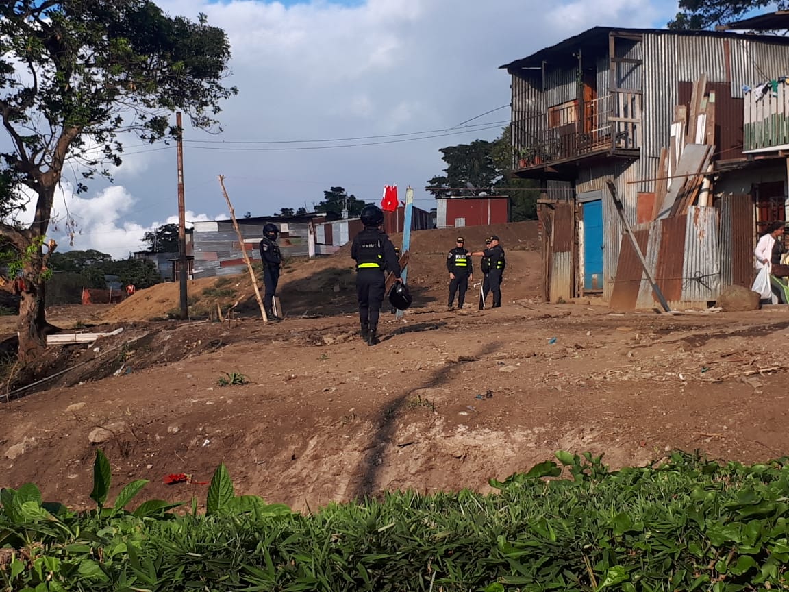 El hecho ocurrió poco antes de las 3 p.m. en el precario Triángulo de Solidaridad, en Calle Blancos de Goicoechea. Foto: Cortesía de RGH Costa Rica