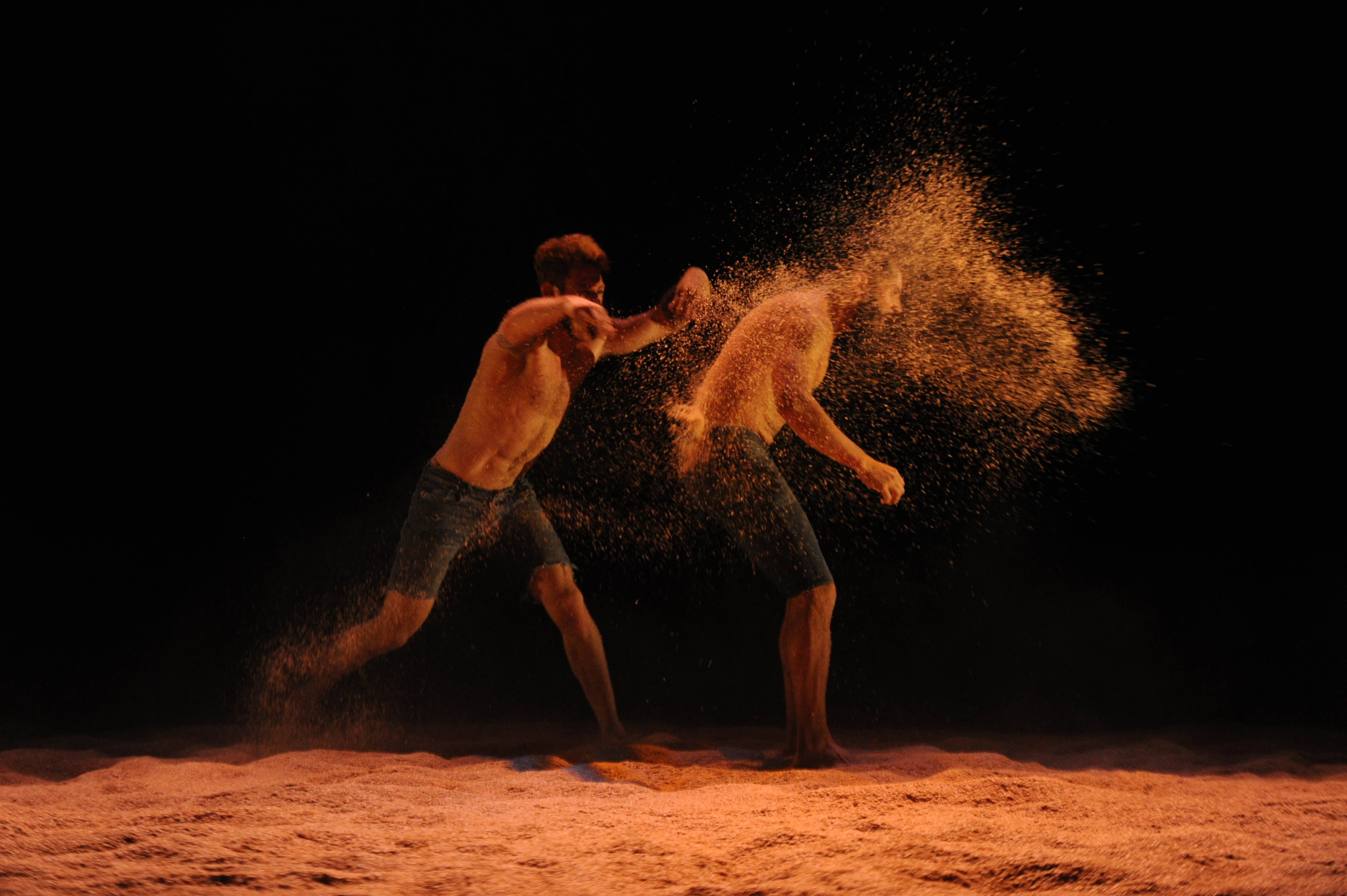 29/03/2017 Teatro La Danza, Cenac. San José. Ensayo de la Obra " Diluvios", pieza coreografía de Andy Gamboa y Fabio Pérez.
Foto de: Diana Méndez.