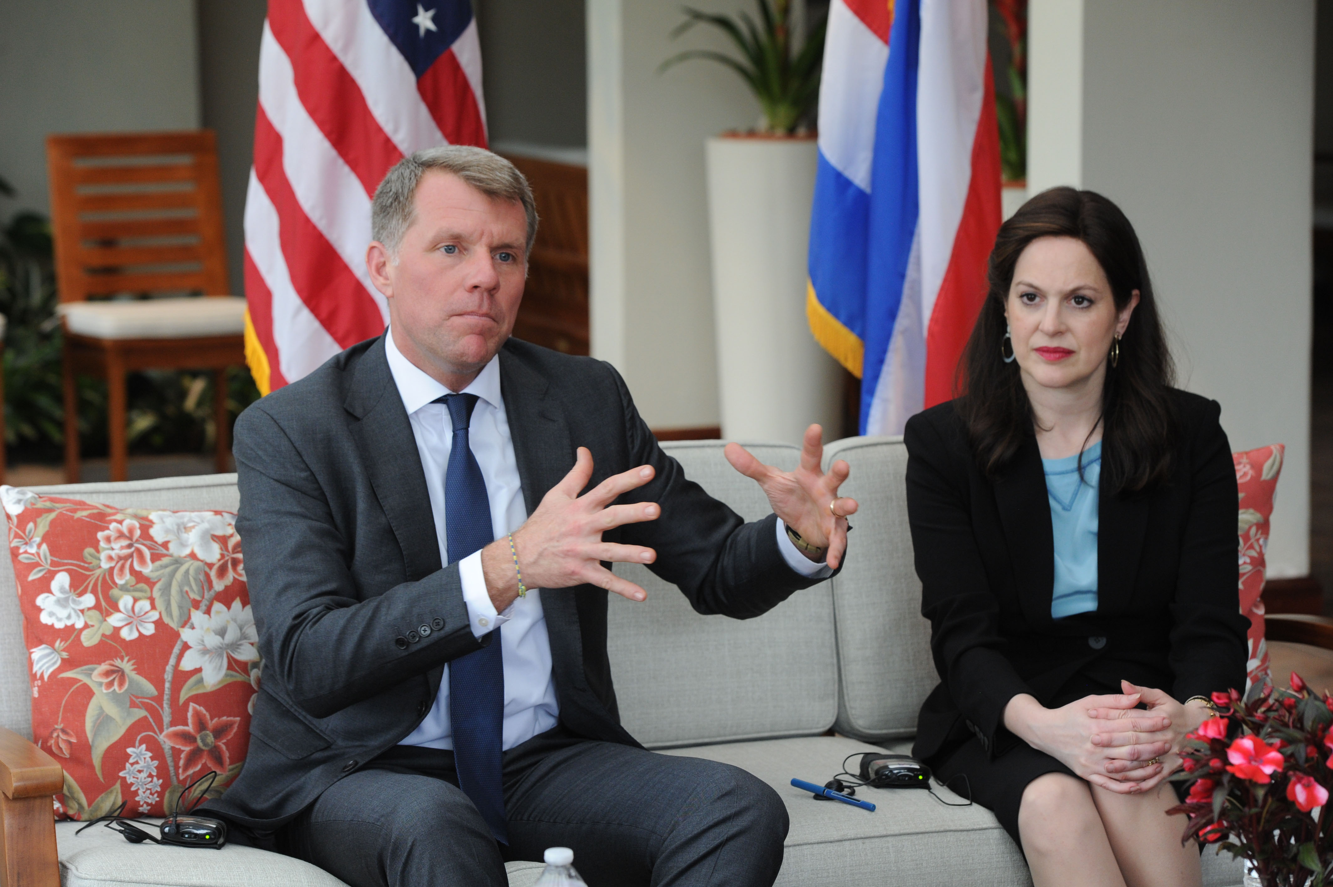 Conferencia de prensa, Embajadora de Estados Unidos.