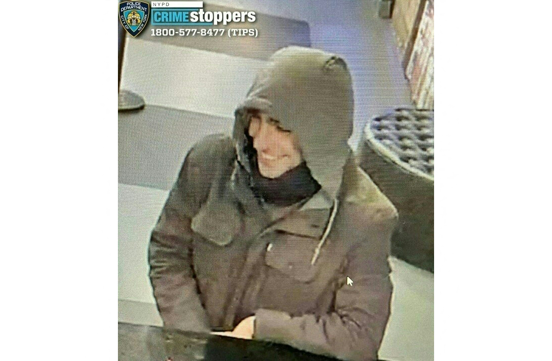 Imagen difundida por el NYPD que muestra al sospechoso del asesinato de Brian Thompson, CEO de UnitedHealthcare, en Nueva York el 4 de diciembre de 2024.
