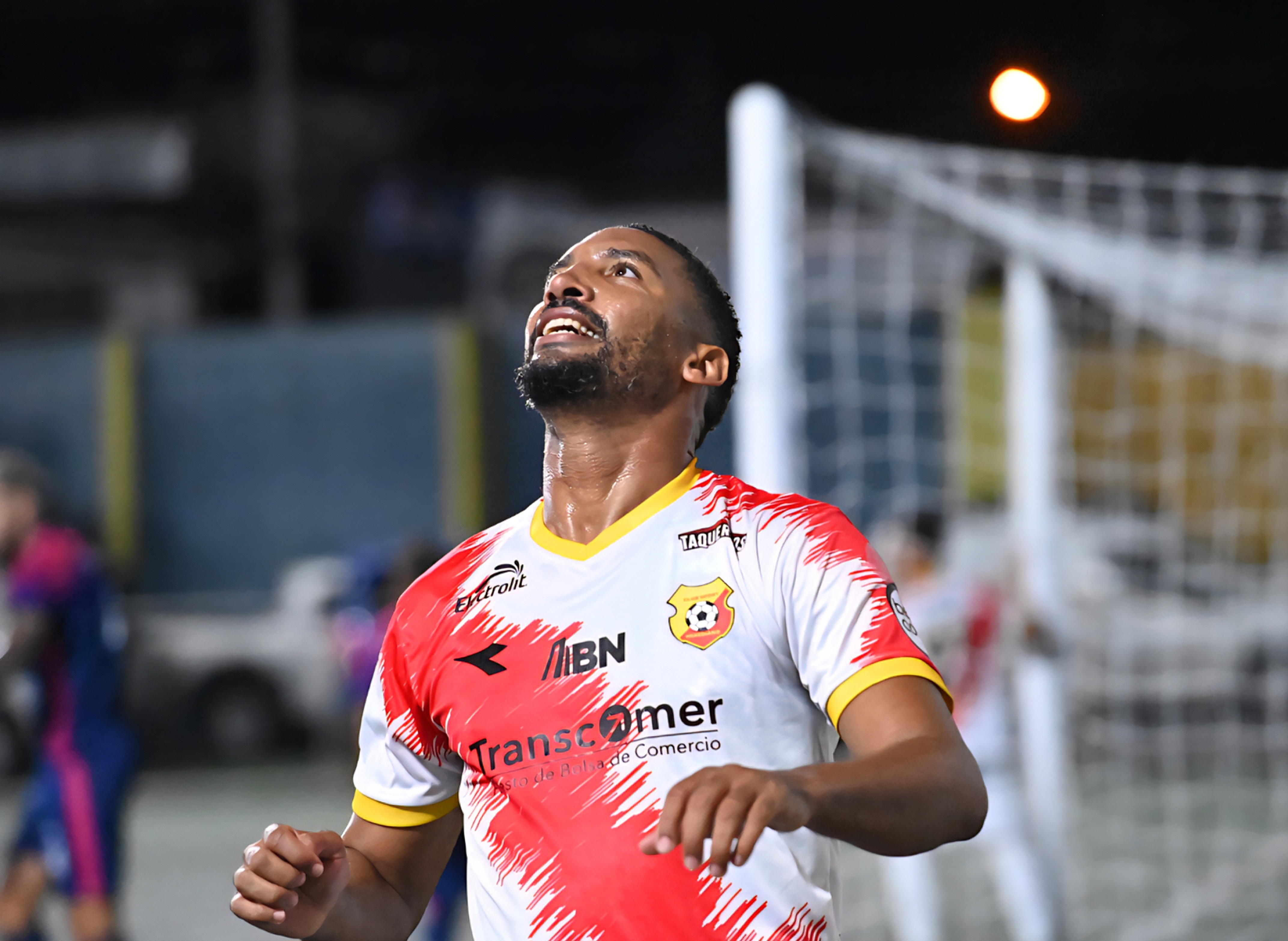 24 de julio del 2025. Estadio José Colleya Fonseca, Guadalupe. 20:00 hrs. El Guadalupe F.C. enfrenta al actual campeón nacional Club Sport Herediano en el juego inaugural del Torneo de Apertura 2025 del Campeonato Nacional de fútbol de Primera División. En la foto: Ambiente previo al juego y acciones importantes del juego. Foto: Albert Marin.