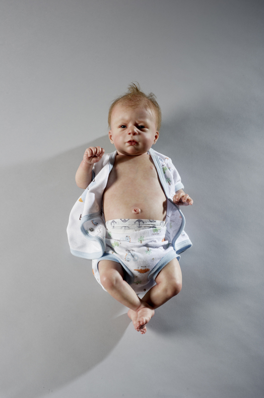 ‘Alexander’, de Rebecca Quirós, es una creación complicada: tiene cabello verdadero y, además del ‘kit’ de cabeza y extremidades, tiene una pieza que semeja el torso. | FOTO: MARCELA BERTOZZI