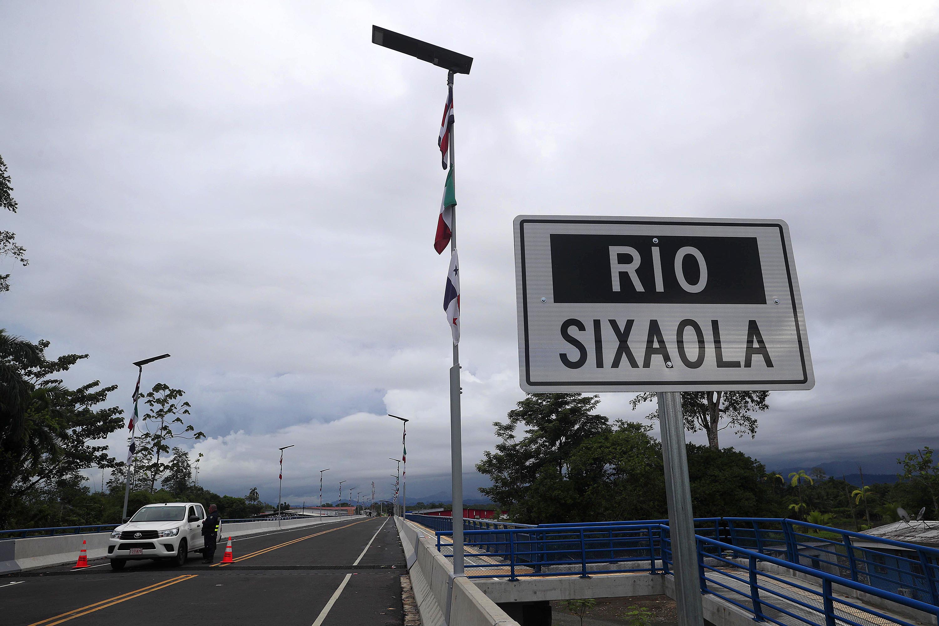 08/06/2021 Sixaola. Nuevo puente binacional sobre el río Sixaola, cuenta con dos carriles de 260 metros y un ancho de 16,4 metros; aceras y ciclovías a ambos lados y rampas de acceso en los dos extremos. Frontera con Panamá. Foto: Rafael Pacheco Granados