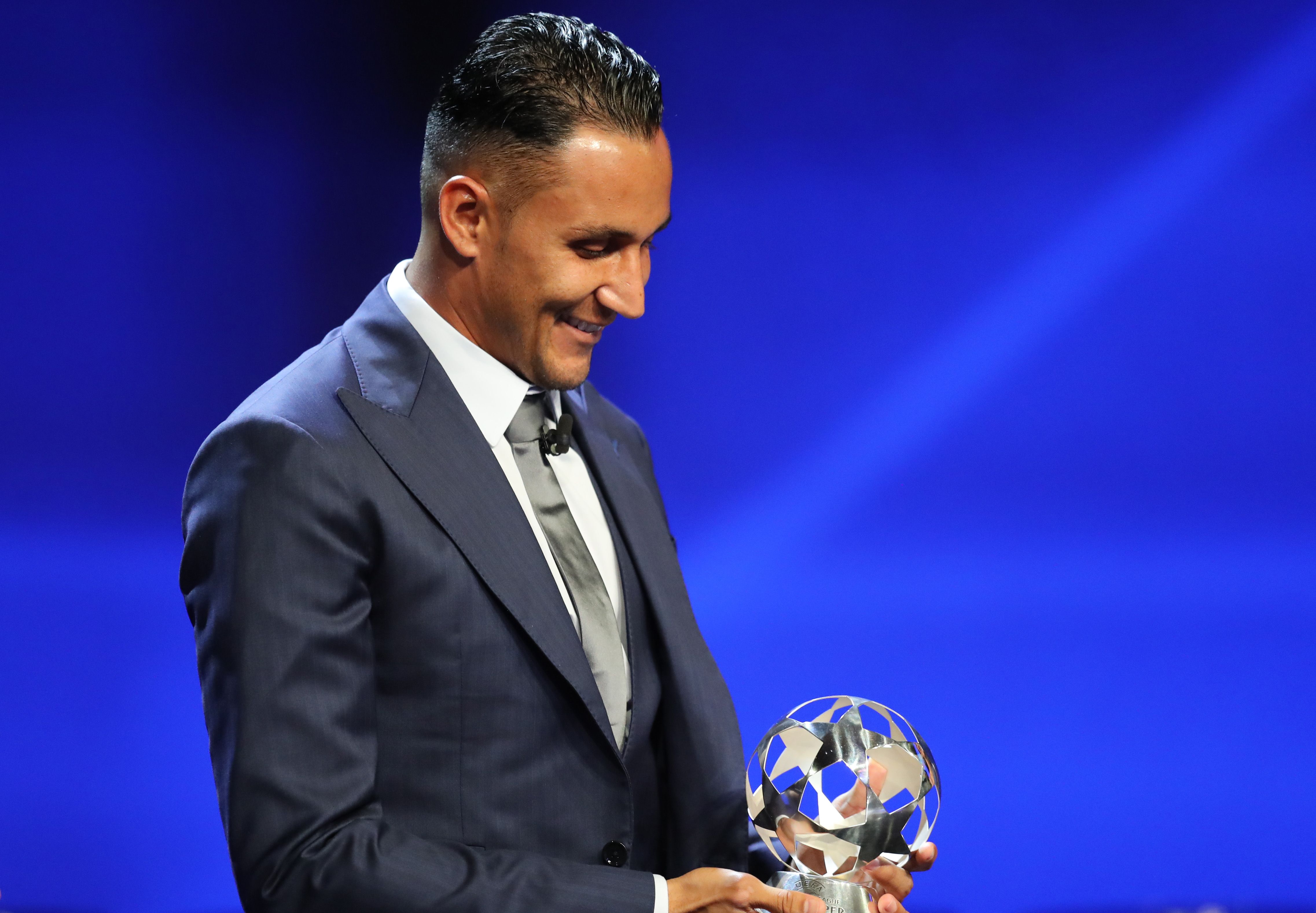 Costa Rican Real Madrid's goalkeepr Keylor Navas reacts after receiving the UEFA Champions League Goalkeeper of the Season award ahead of the draw for UEFA Champions League football tournament at The Grimaldi Forum in Monaco on August 30, 2018. (Photo by Valery HACHE / AFP)