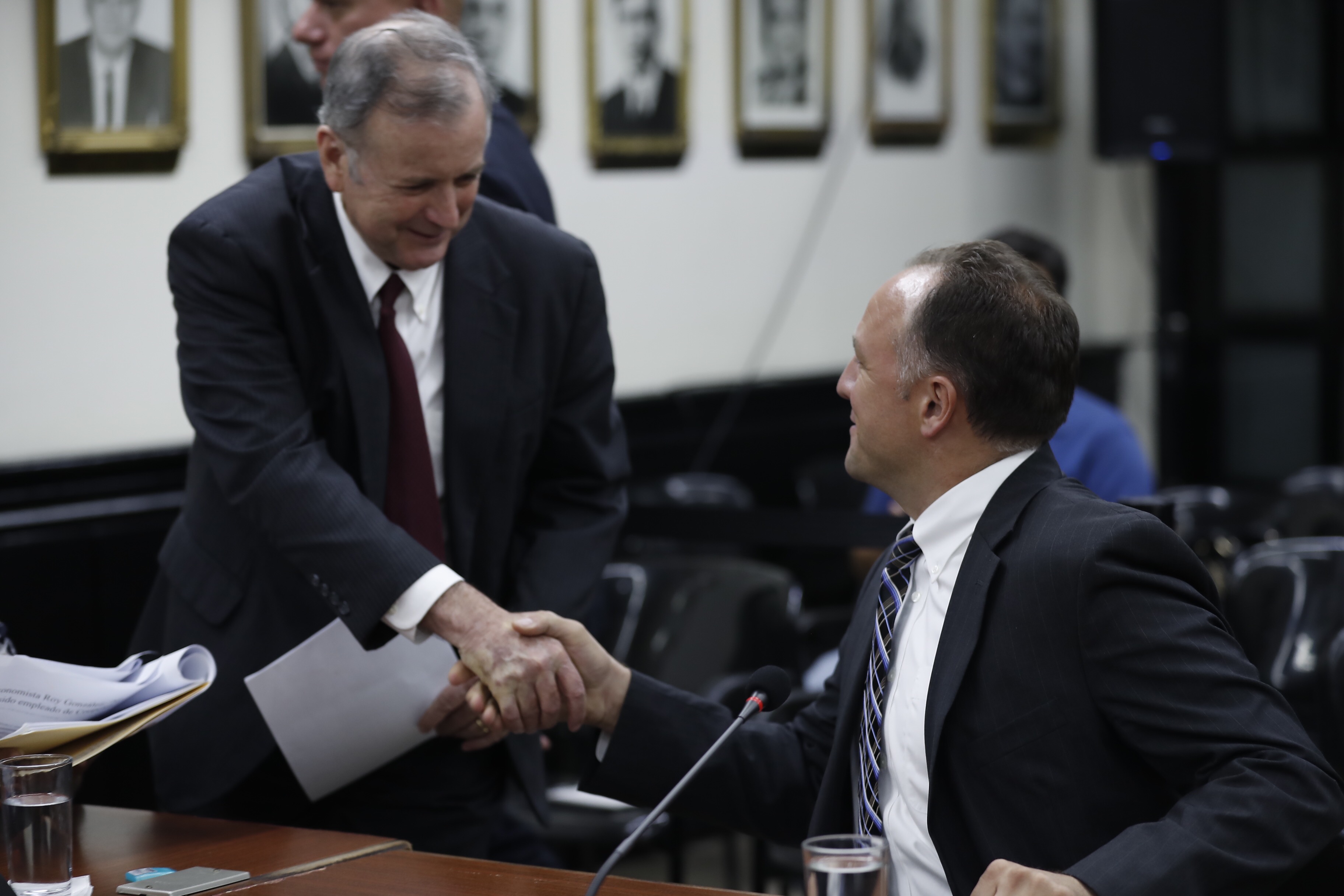 268584709/11/2017, San José, Asamblea Legislativa, comparece el presidente del Club Sport Herediano ante la comisión que investiga él préstamo a Sinocem caso llamado el cementazo. En la fotografía Oton Solís y David Patey. Fotografía José Cordero