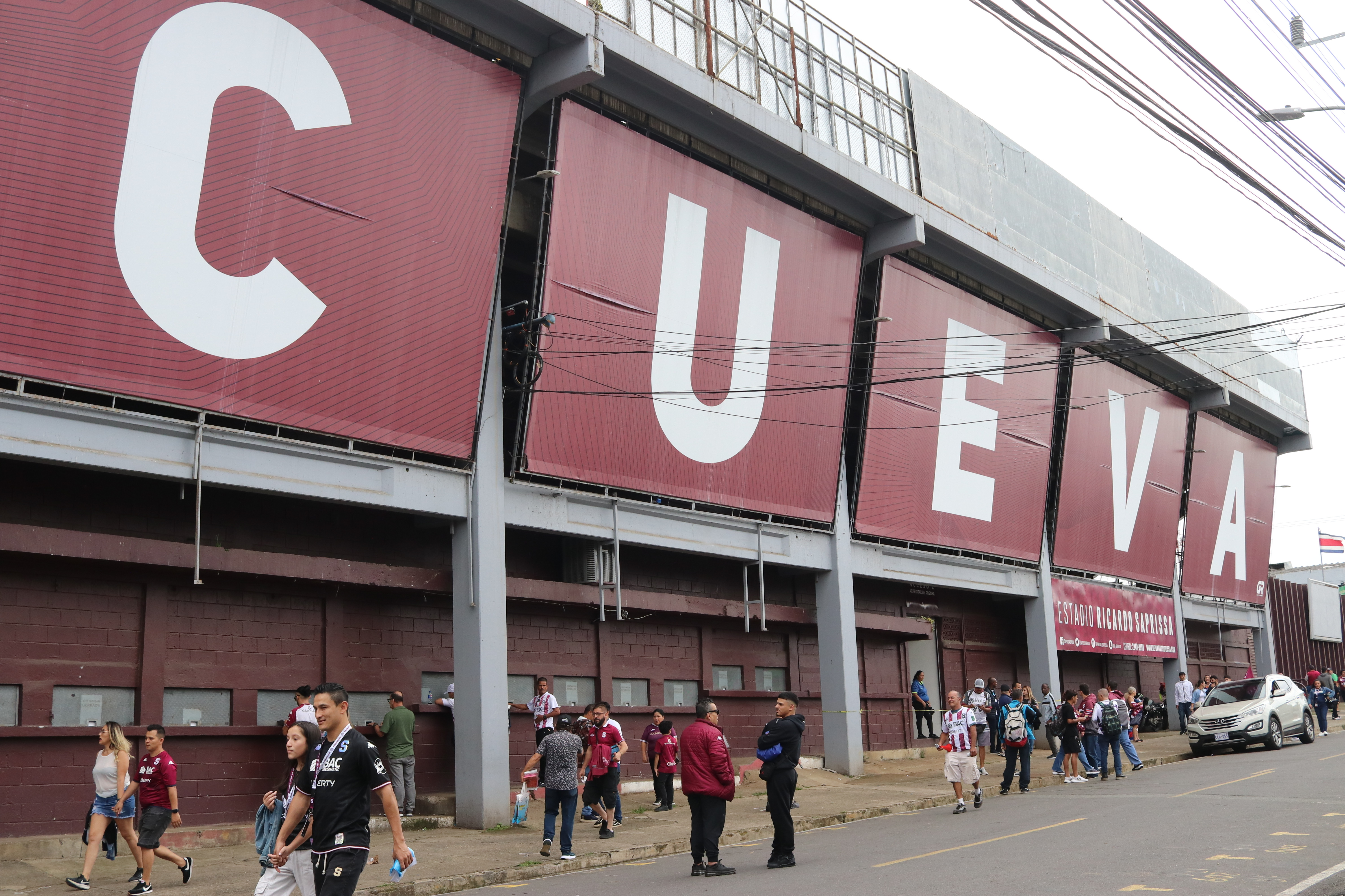 PIE DE FOTO
1-12-24 Estadio Ricardo Saprissa Aymá, Jornada 22 Apertura 2024 Deportivo Saprissa - Santa Ana. En la foto:Johan Condega y Ryan Bolaños Fotografía: Jonathan Jiménez Flores para Grupo Nación