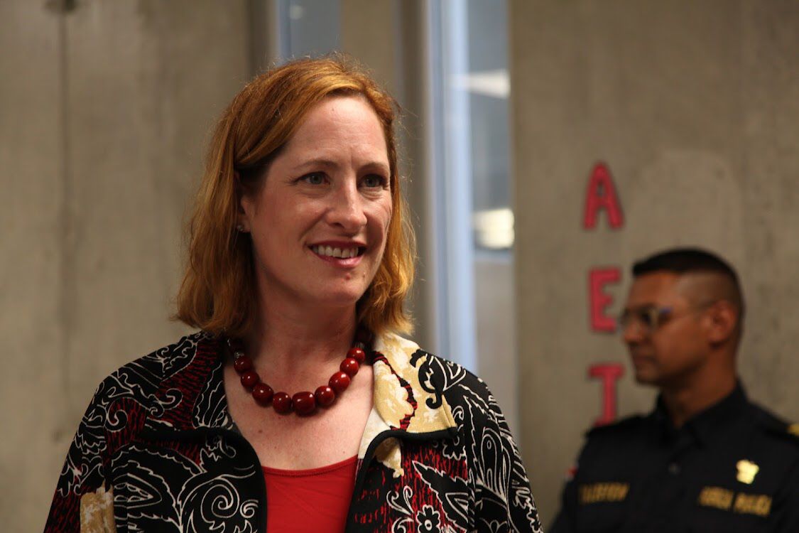 Heide Fulton visitó comunidades del país donde se ha implementado en programa Sembremos Seguridad. Foto cortesía Embajada de Estados Unidos en Costa Rica.
