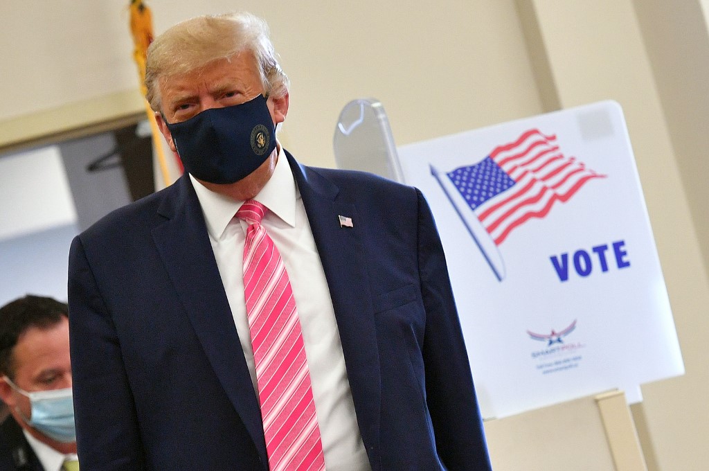 US President Donald Trump leaves the polling station after casting his ballot at the Palm Beach County Public Library, during early voting for the November 3 election, in West Palm Beach, Florida, on October 24, 2020. (Photo by MANDEL NGAN / AFP)