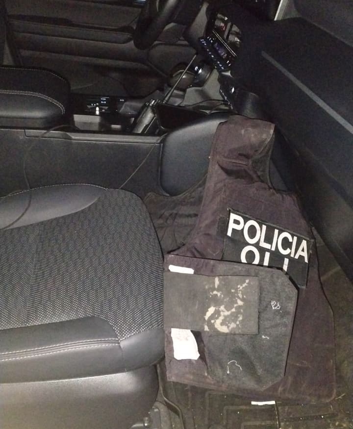 Detienen a seis hombres con chalecos del OIJ y un fusil de asalto en Heredia
