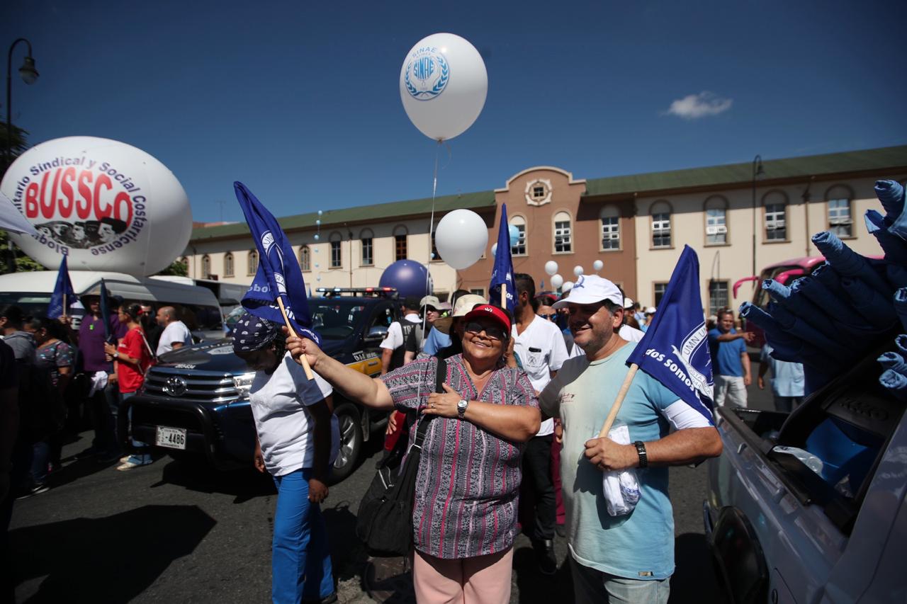 08/07/2019/ Inicia marcha del sector salud desde el parque de la Merced hacia la CCSS / John Durán