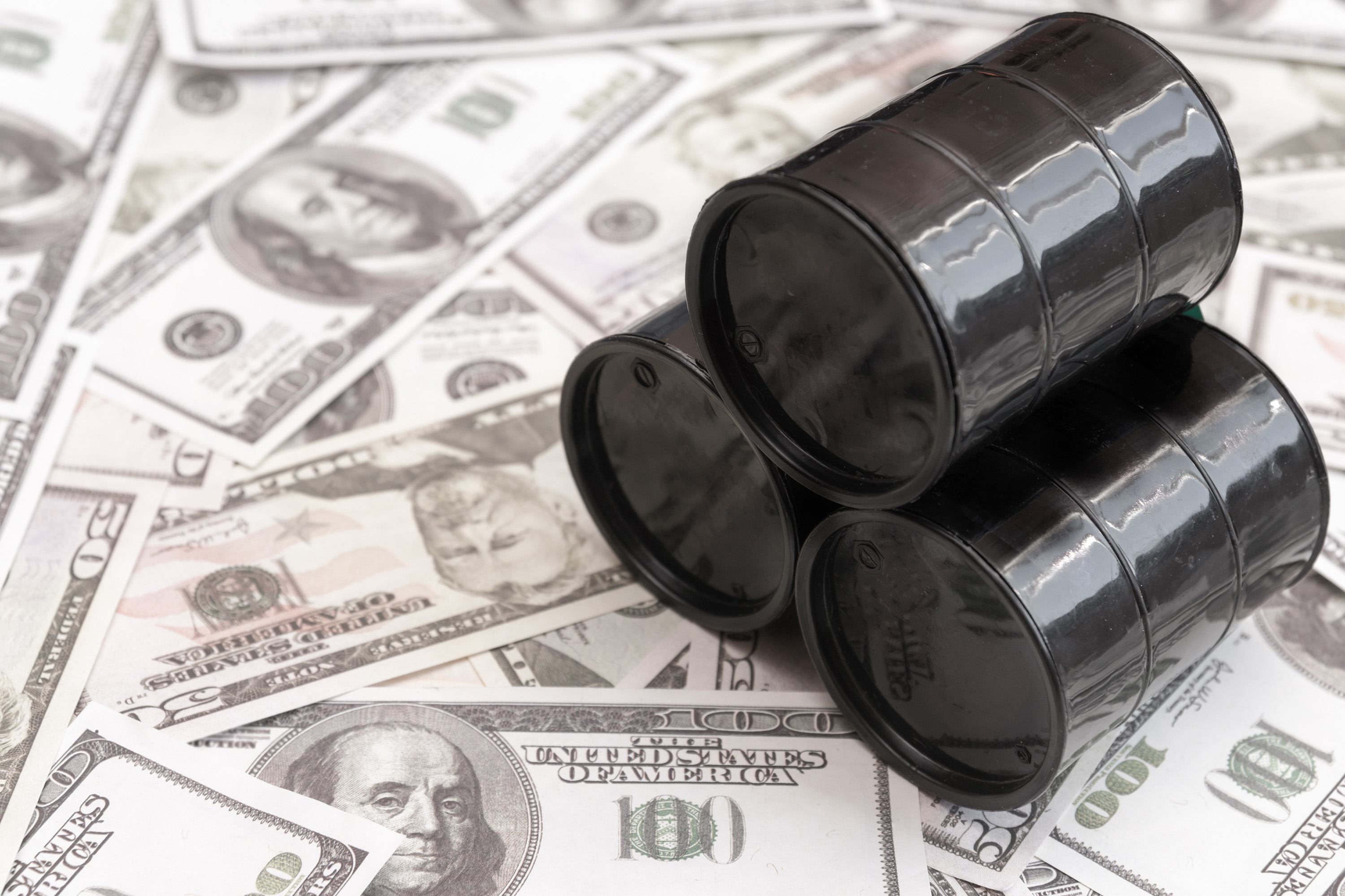 Una eventual alza del petróleo afectaría a la economía mundial y, por ende, a la nuestra, dependiente de la importación de hidrocarburos. Un conflicto en apariencia lejano gana entonces una proximidad amenazante.
