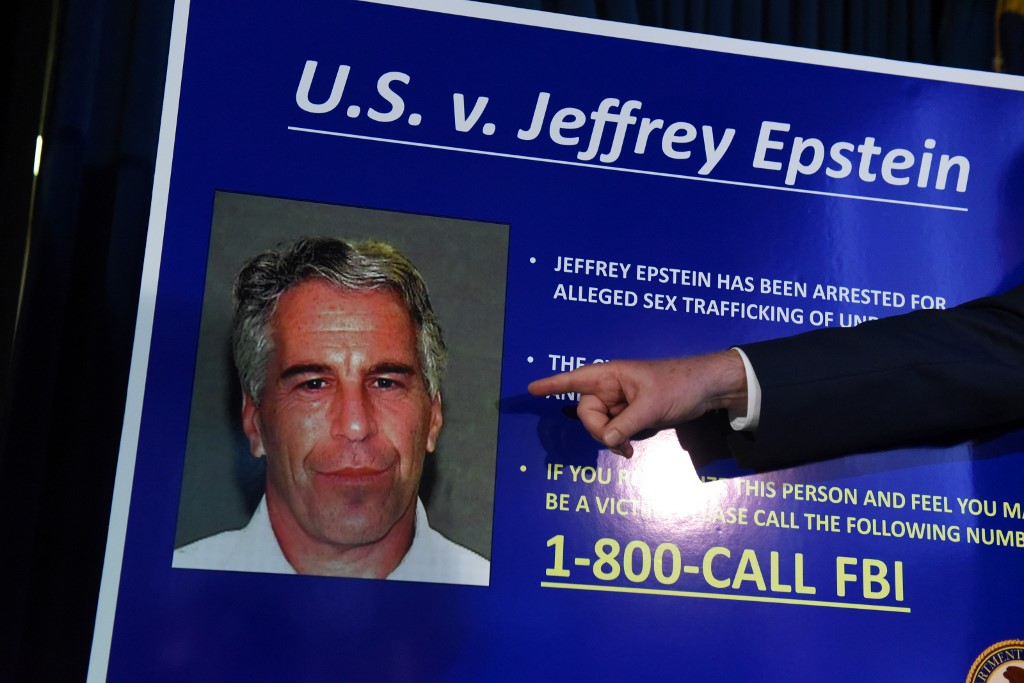 (FILES) In this file photo taken on July 8, 2019, US Attorney for the Southern District of New York Geoffrey Berman announces charges against Jeffrey Epstein in New York City. - The wealthy US financier Jeffrey Epstein, indicted on charges he trafficked underage girls for sex, committed suicide in prison, US news media reported on August 10, 2019. Epstein, who had hobnobbed with politicians and celebrities over the years and was already a convicted sex offender, hanged himself in his cell at the Metropolitan Correctional Center and his body was found around 7:30 Saturday morning, The New York Times and other media said, quoting officials. (Photo by STEPHANIE KEITH / GETTY IMAGES NORTH AMERICA / AFP)