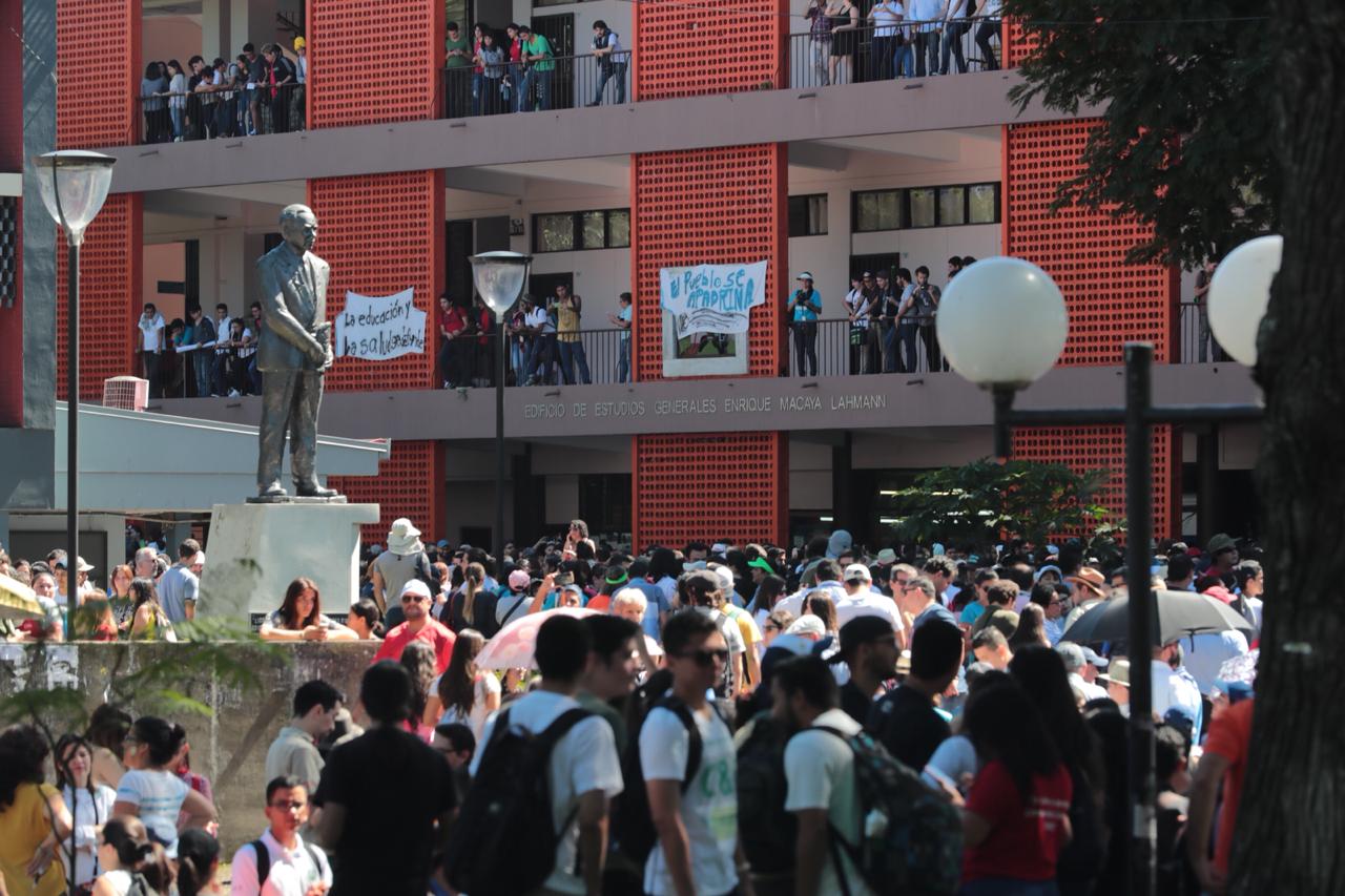 Universitarios en pretirl de UCR, sin clases para marchar