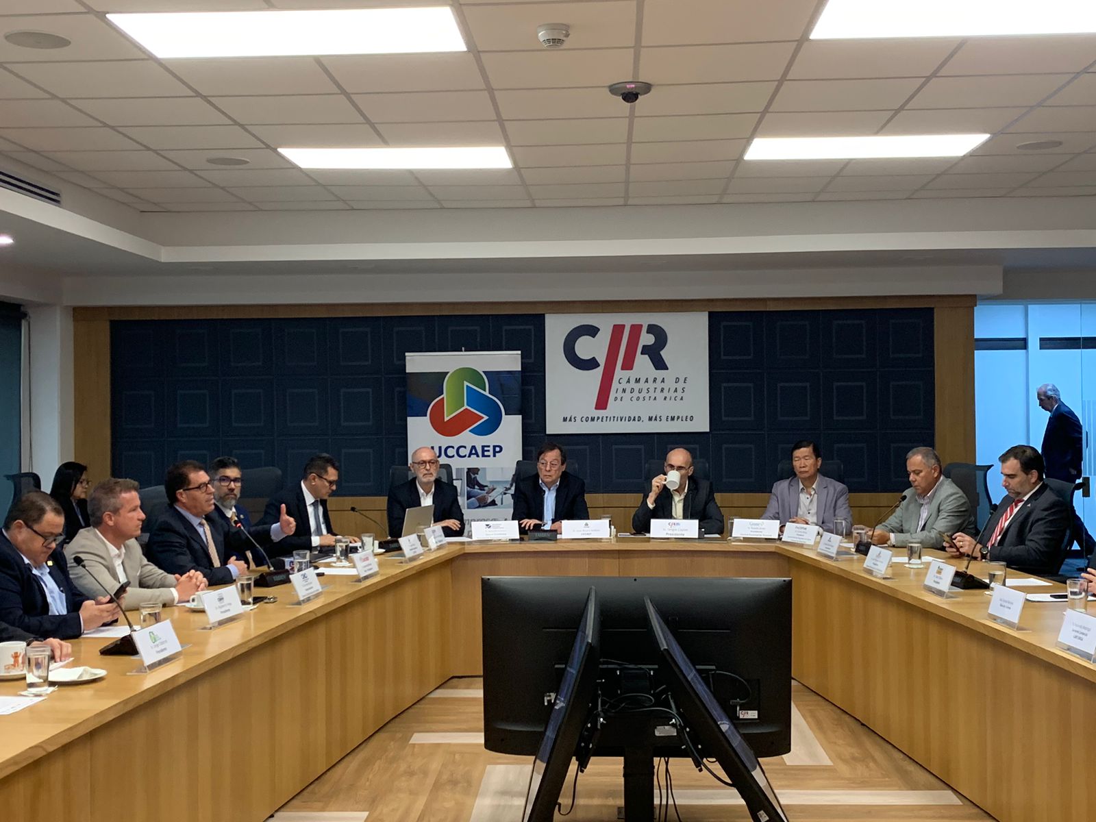 12 cámaras empresariales pidieron al Banco Central que, en la próximo reunión de política monetaria, la Junta Directiva de la entidad reduzca su tasa de política monetaria.