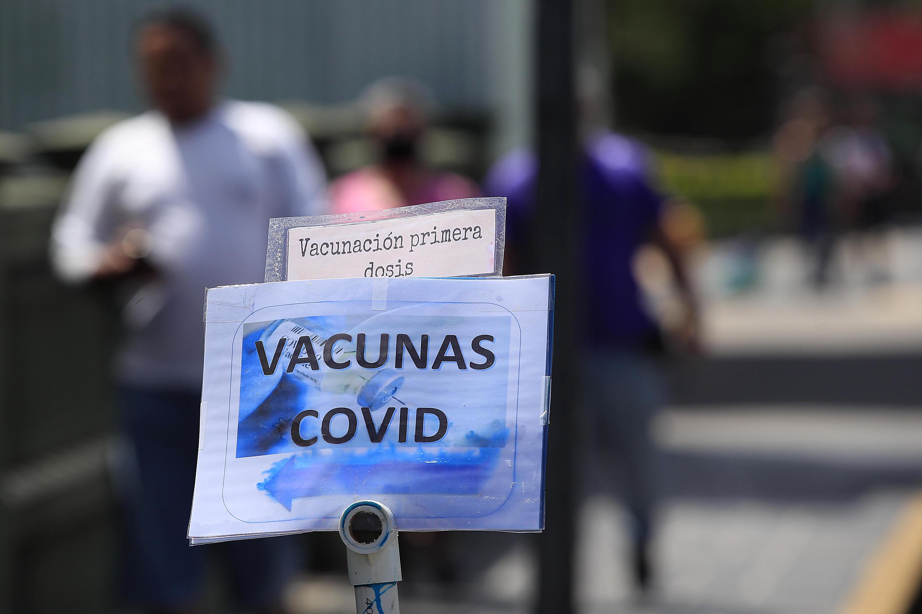 11/10/2021 Cartago. Campaña de vacunación covid-19, primera dosis, en la sede de la Universidad Santa Lucía, frente al costado sur de la escuela Jesús Jiménez, desde este lunes hasta el próximo viernes, de 9 de la mañana a 7:30 p.m.