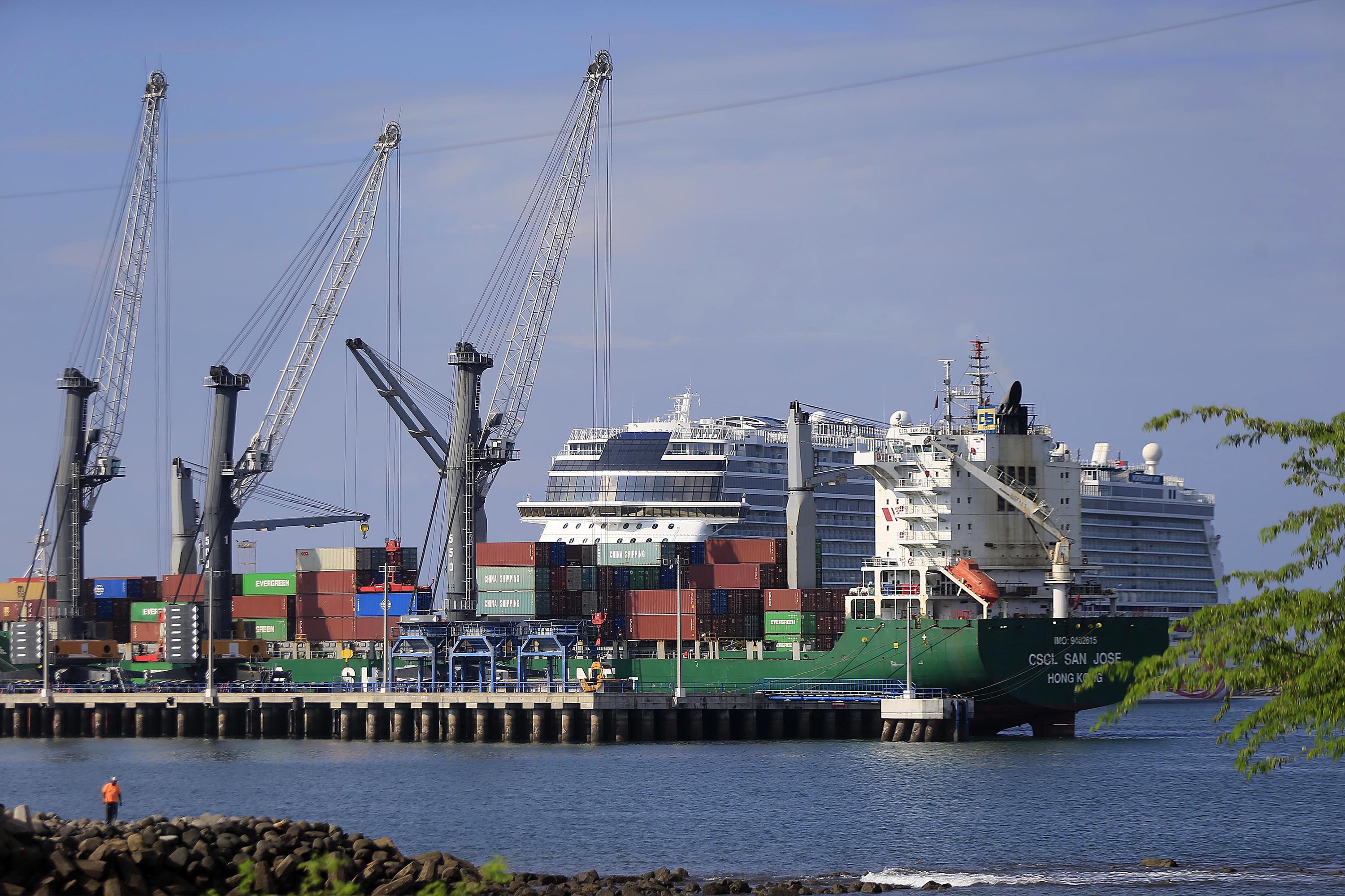 Nuevo puerto de Caldera. En setiembre las exportaciones crecieron 5% respecto a igual periodo anterior. La mejora externa está ayudando al país. Foto: Rafael Pacheco