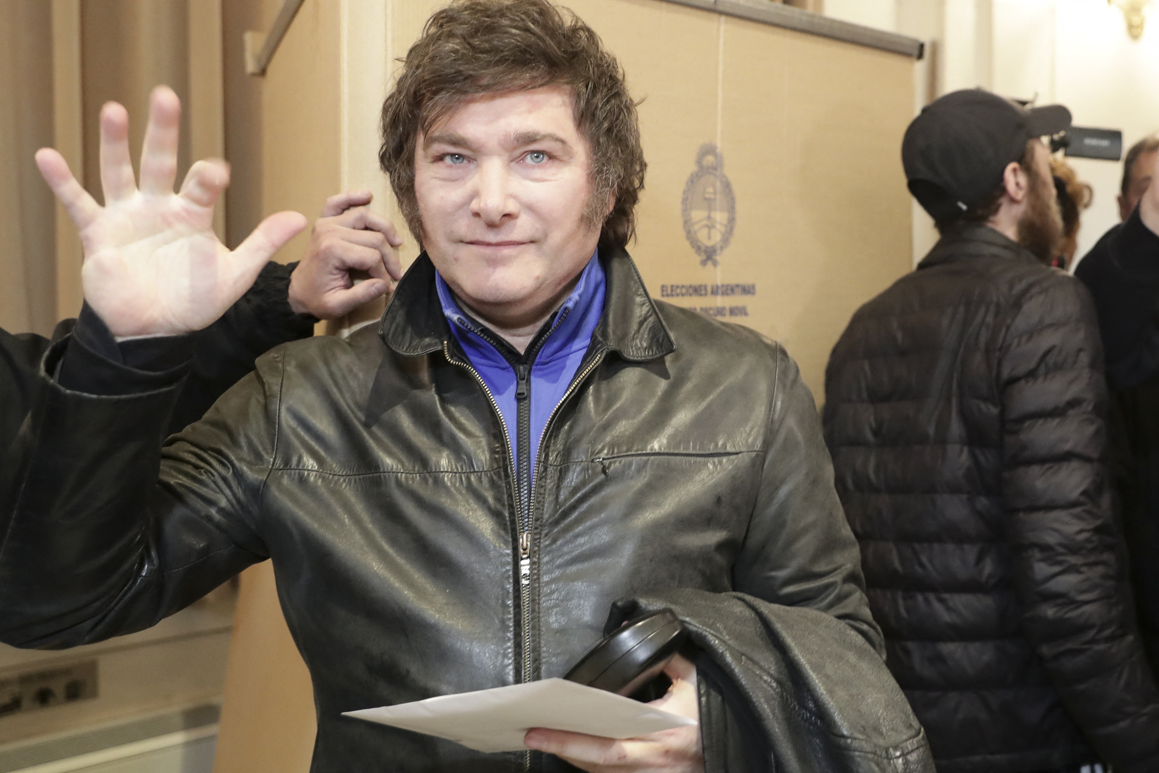 La figura del economista Javier Milei ha generado un fuerte impacto en estas elecciones primarias argentinas, logrando un 32,31% de los votantes, lo que lo posiciona como un protagonista en el panorama político del país.