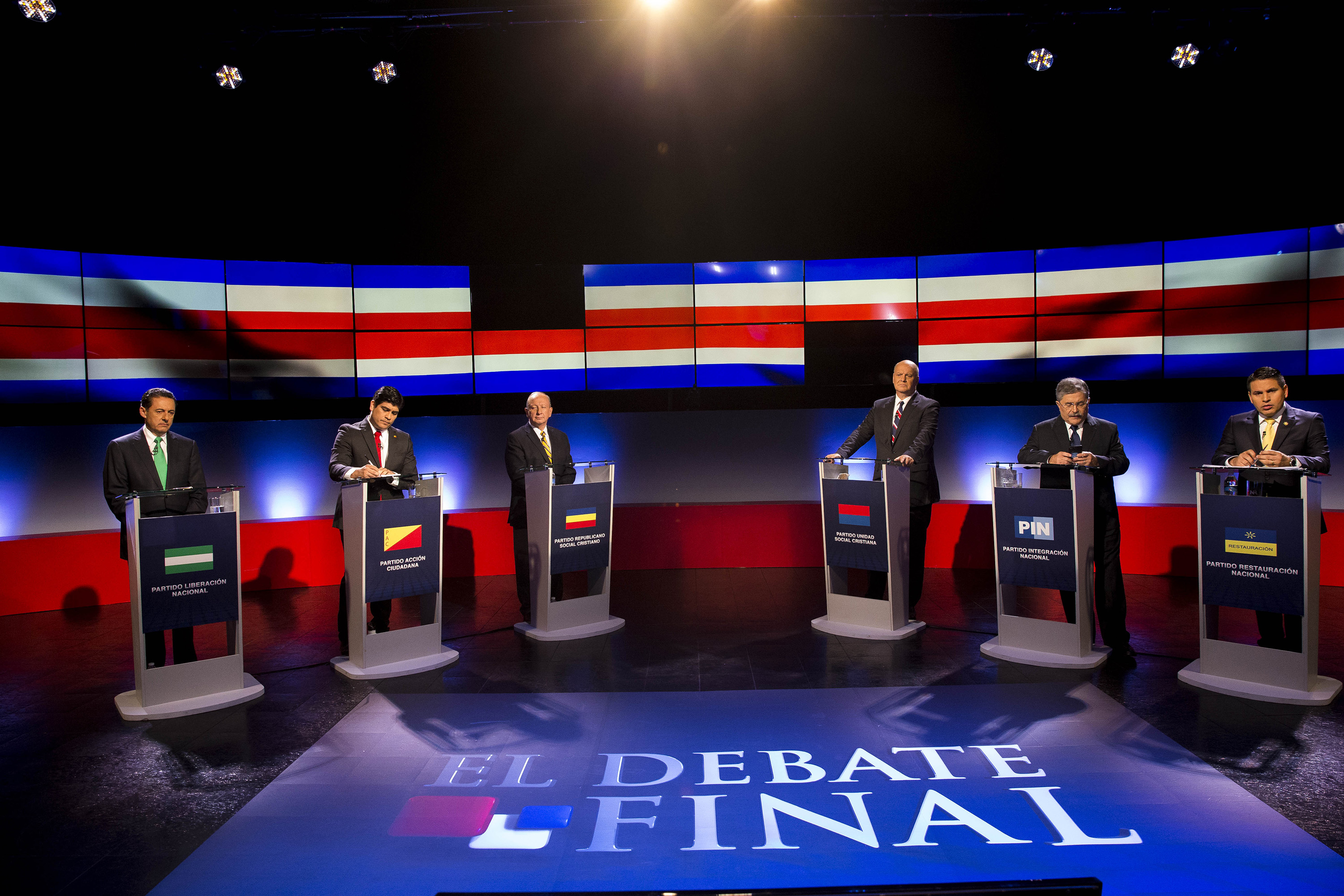 01/02/18. Museo de los Niños, San José Costa Rica. Debate candidatos presidenciales Canal 6. Carlos Alvarado Quesada, Juan Diego Castro Fernández, Antonio Álvarez Desanti, Rodolfo Hernández Gómez, Fabricio Alvarado Muñoz, Rodolfo Piza Rocafort. Fotografía: Alejandro Gamboa Madrigal.
