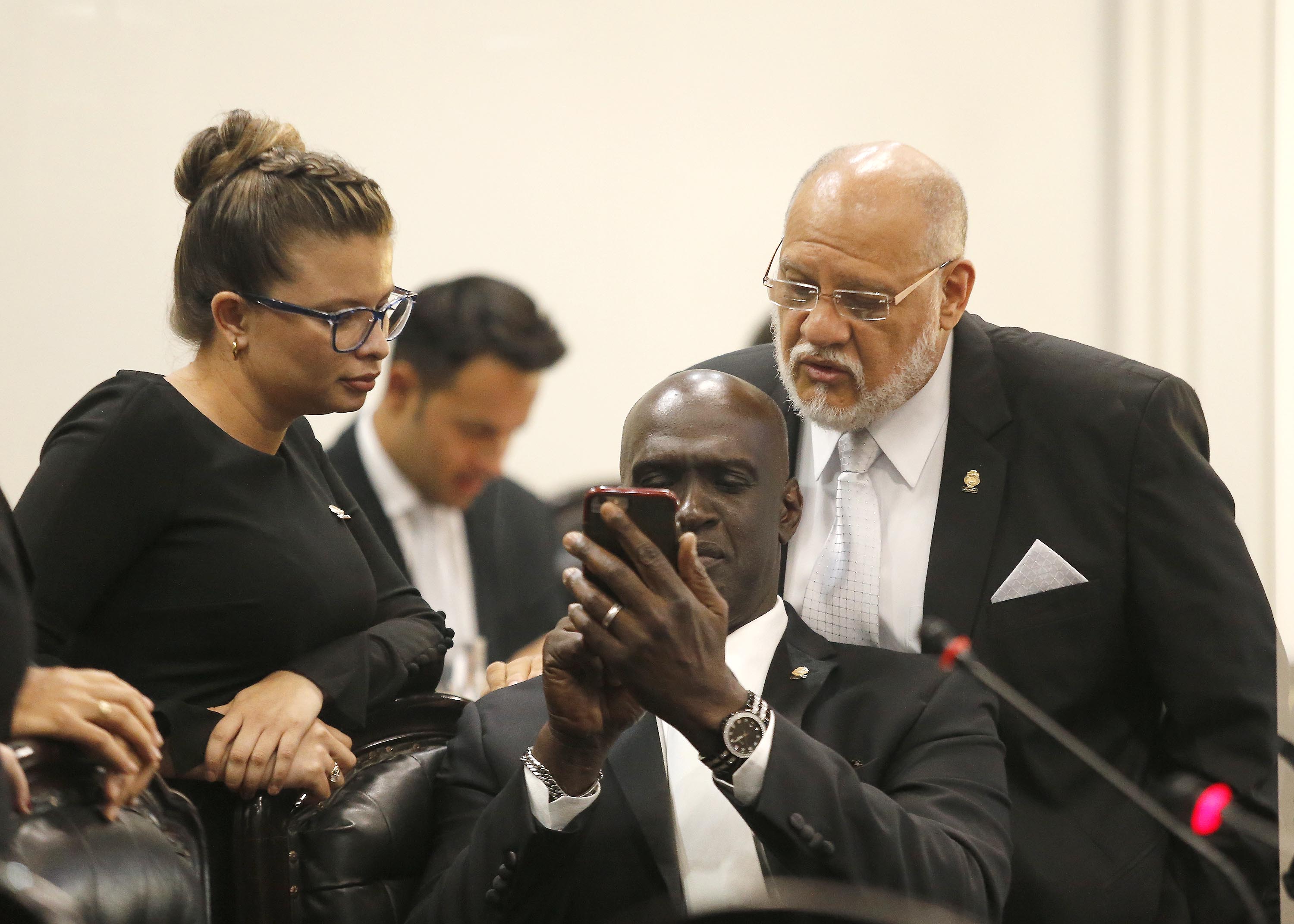 01/05/2019. Asamblea Legislativa, San José. Sesión solemne del 1ero de mayo en el Congreso Legislativo en donde se eligen los 7 diputados que conformarán el nuevo directorio político. En la foto: El diputado Carlos Avendaño de Renovación fue elegido en la segunda secretaría del directorio. Foto: Albert Marín.
