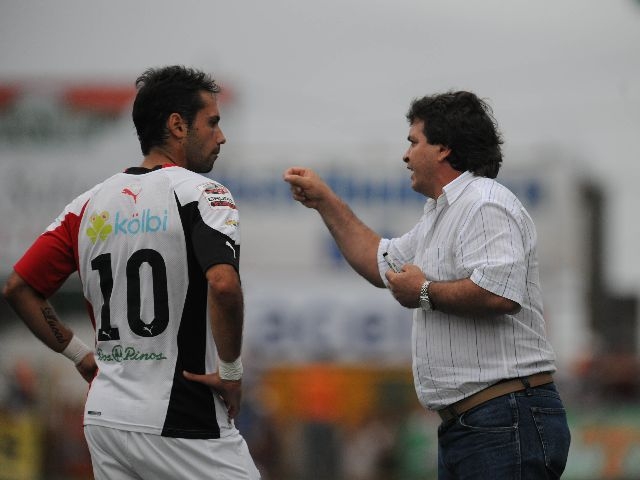 Marcelo Sarvas tiene gratos recuerdos de cuando fue dirigido por Óscar Ramírez en Liga Deportiva Alajuelense. Fotografía: Archivo LN