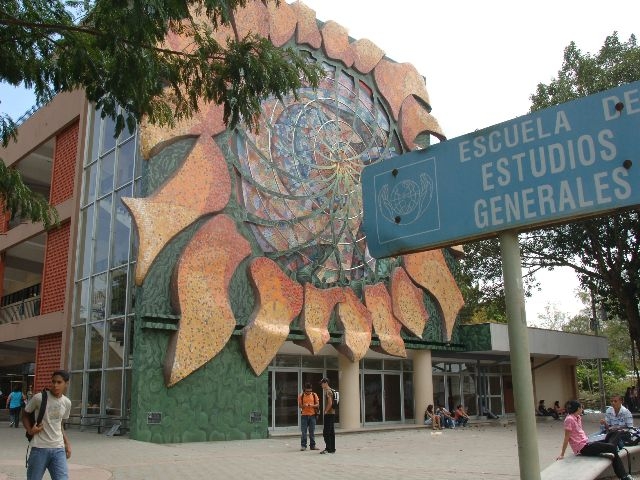 7-abril-08 10:00am Adriana Ovares
Revista Proa, crnica del Pretil en UCR, cambios en la infraestructura, las esculturas que lo adornan, el mural y los nuevos estudiantes.
