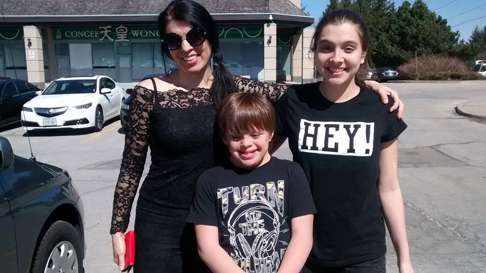 Alejandra García Prieto y sus hijos tienen tres años de vivir en Canadá, donde les negaron la residencia permanente porque Nico, de 13 años, tiene síndrome de Down.