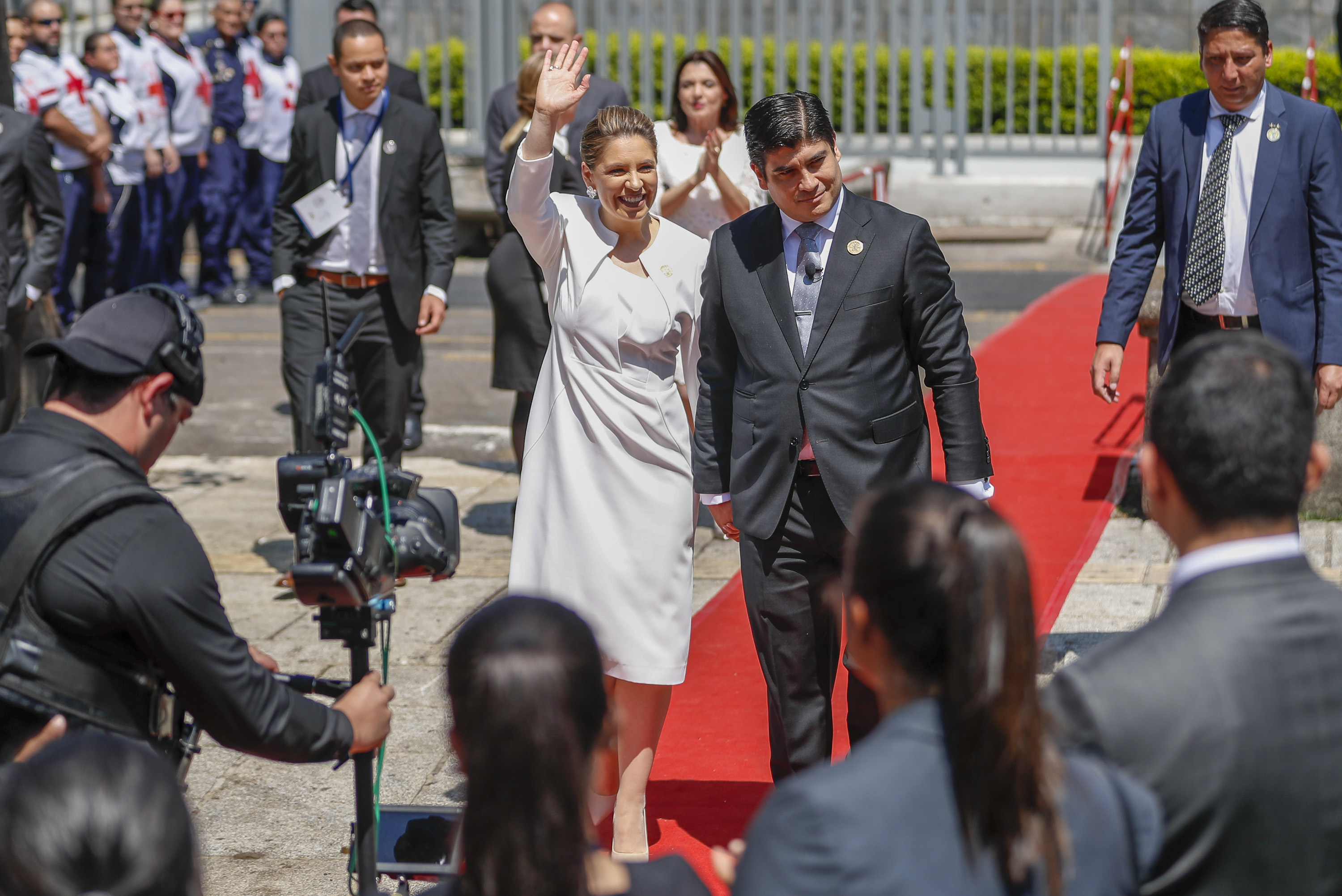 08/05/2018, San José, Plaza de la Democracia, fotografías de la moda de como llegaron vestidos las delegaciones, los invitados especiales y los gabinetes tanto el del gobierno saliente como el del gobierno entrante, Moda del Traspaso de Poderes 2018. Fotografía José Cordero