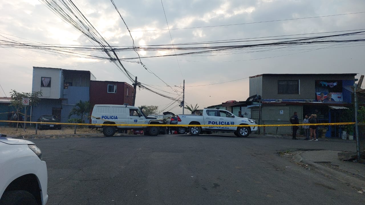 Alajuelita vive una seguidilla de homicidios. El más reciente caso dejó dos fallecidos este 4 de abril a las 2 a. m. frente al Ebáis. Foto: Cortesía.