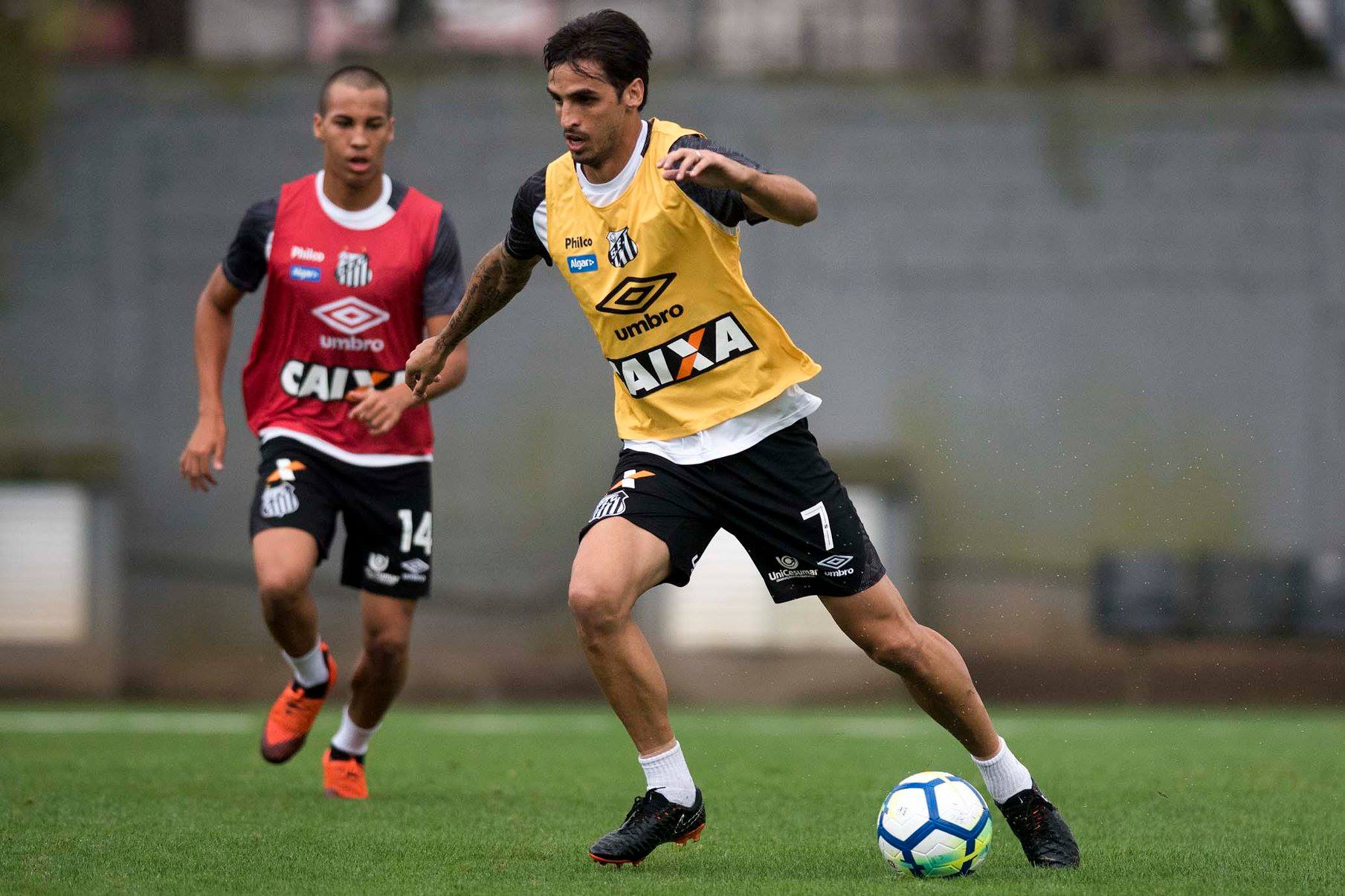 Bryan Ruiz en un entrenamiento del Santos de Brasil la semana pasada. Fotografía: Facebook del Santos.
