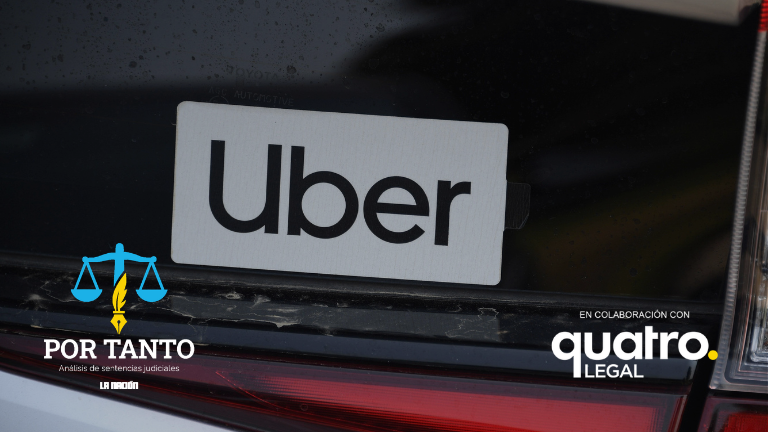 en la imagen un carro con una placa de Uber