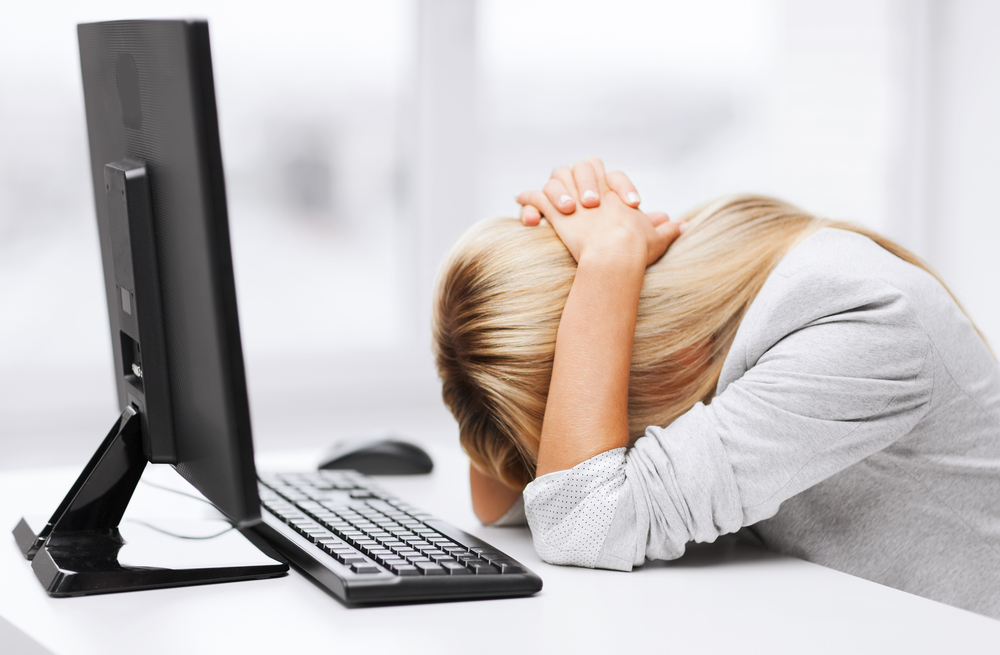 Las respuestas emocionales más comunes a la frustración pueden ser ansiedad, miedo, tristeza, enojo e incluso agresión.