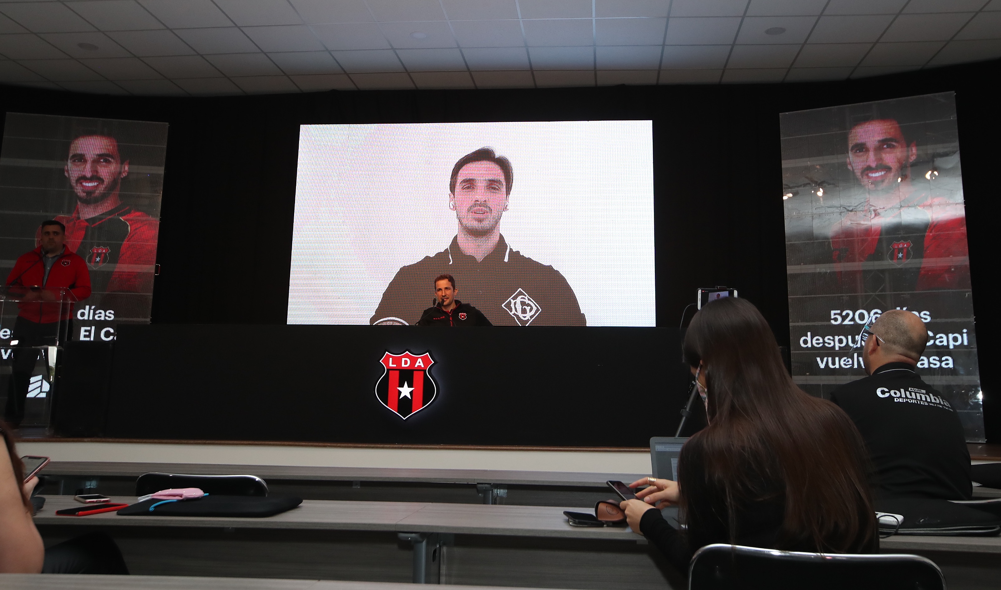 23/07/2020/ Presentación de Bryan Ruiz como nuevo jugador de la Liga Deportiva Alajuelense después de 5.206 días. El gerente deportivo Agustin Leída hace la presentación en la conferencia que se realizó en el entro de alto rendimiento el equipo / Fotografía: John Duran