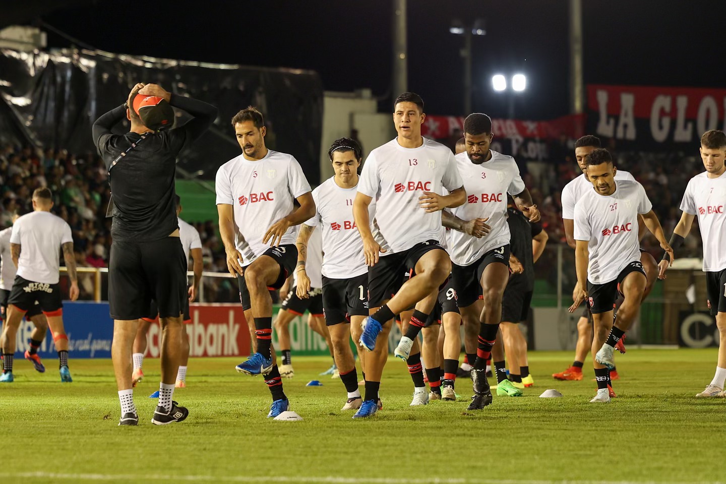 En Liga Deportiva Alajuelense tienen muy claro que el partido del sábado contra San Carlos es crucial para su intención de culminar líder general.
