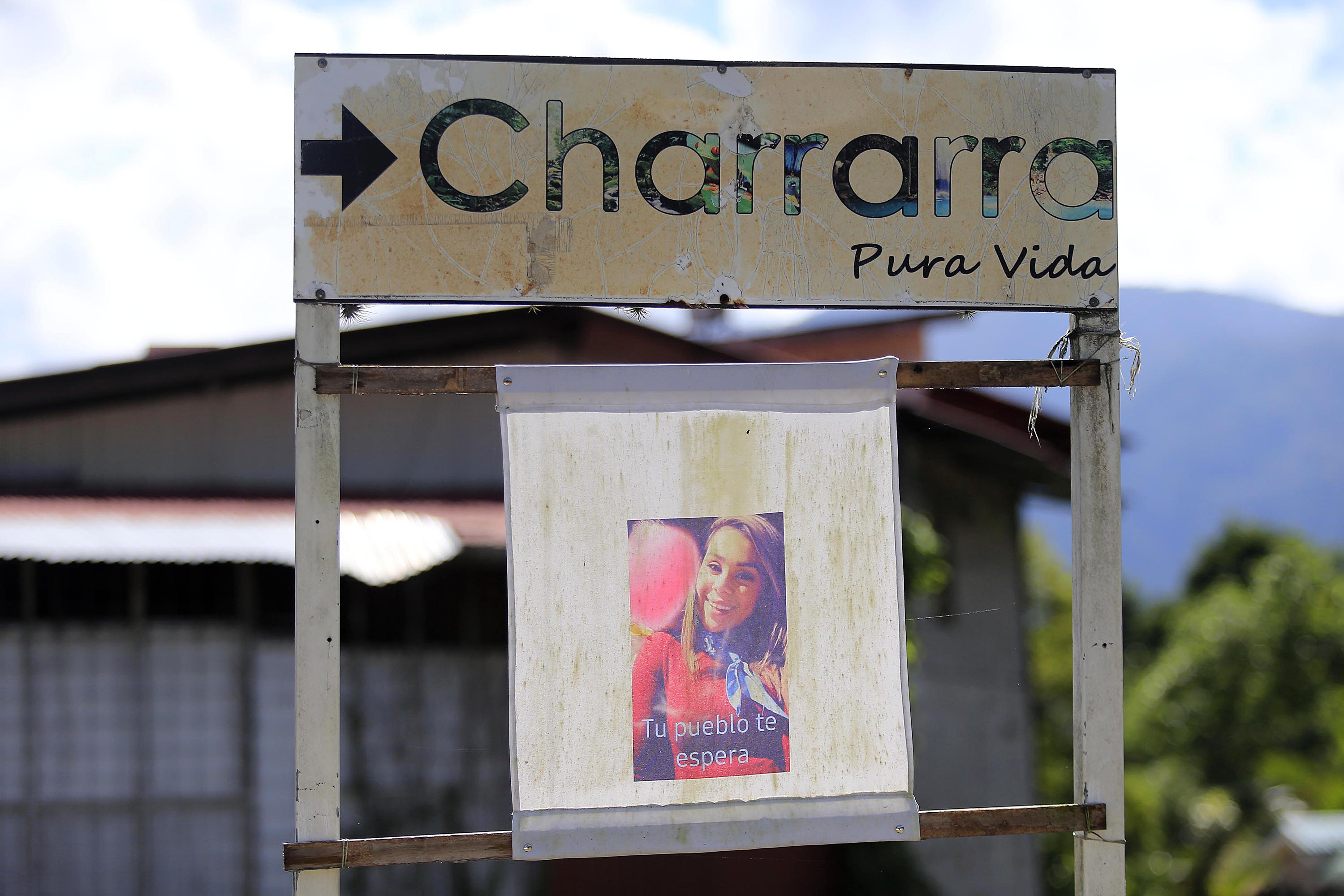 28/09/2020 Guatuso (San Jerónimo) de Cachí. Cuerpos policiales (Fuerza Pública y OIJ) y de rescate (Cruz Roja), además de grupo táctico de voluntarios de Cartago, trabajan desde las 9:30 a.m. de este lunes en la zona donde estos útimos encontraron algunas prendas que pertenecerían a Allison Bonilla. Las maniobras se realizan a un lado de la carretera que conduce hacia Tucurrique, en un guindo que funciona como botadero clandestino. Foto: Rafael Pacheco