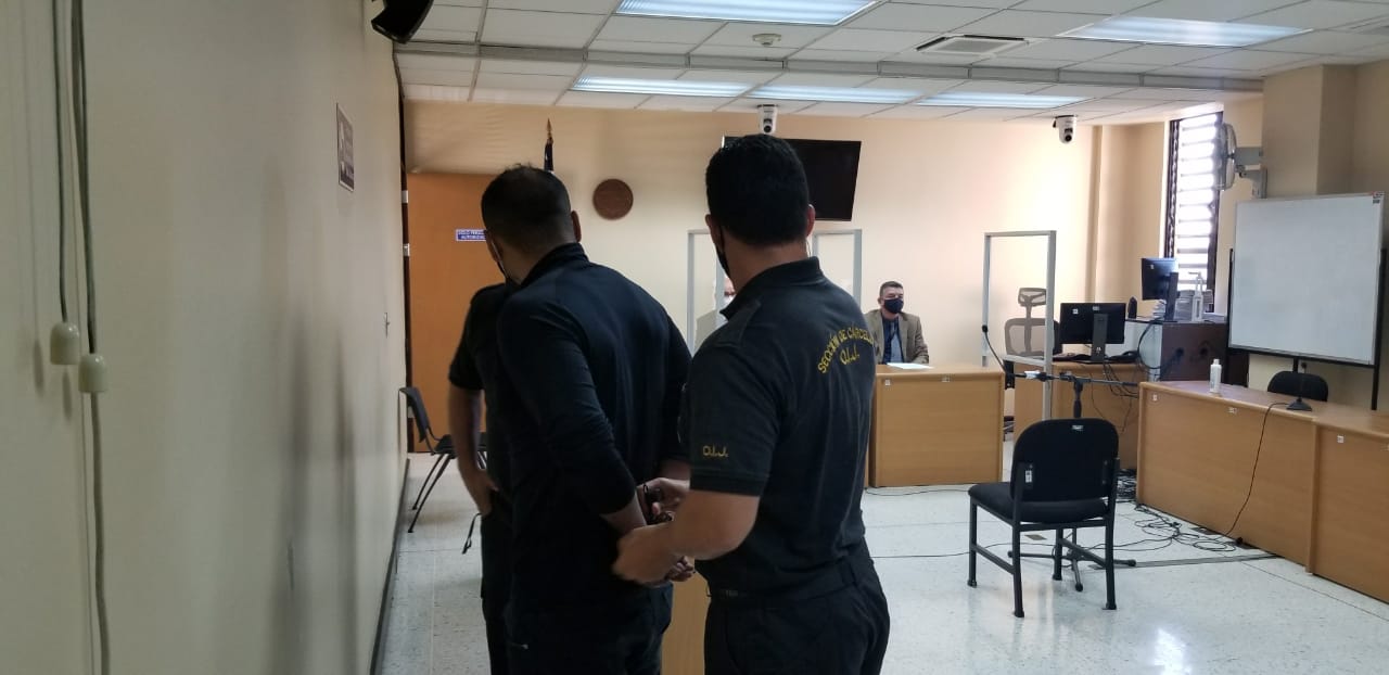 El Tribunal de Juicio de Alajuela señaló a los padres como las personas responsables de provocar la muerte de su hijo de cinco años, en mayo del 2019, en Sabanilla de Alajuela.
El pronunciamiento lo emitieron este miércoles a las 4 p. m. al dar a conocer la sentencia de un juicio en el cual se juzgó a Wendy Marroquín Alas (de 23 años) y a Sahir Pérez Flores (26), ambos de nacionalidad salvadoreña, por la muerte del niño. Foto de Francisco Barrantes
