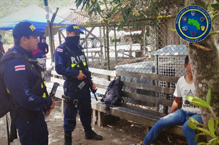 Los oficiales detuvieron al hombre en Peñas Blancas. Foto: MSP para LN