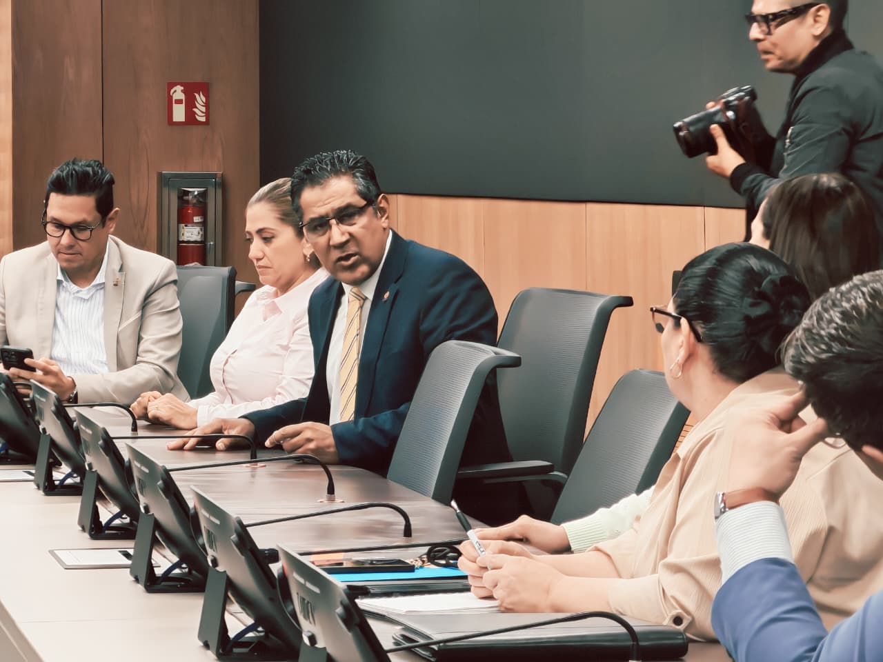 Rectores de las Universidades públicas junto a los diputados de la Comisión de Hacendarios