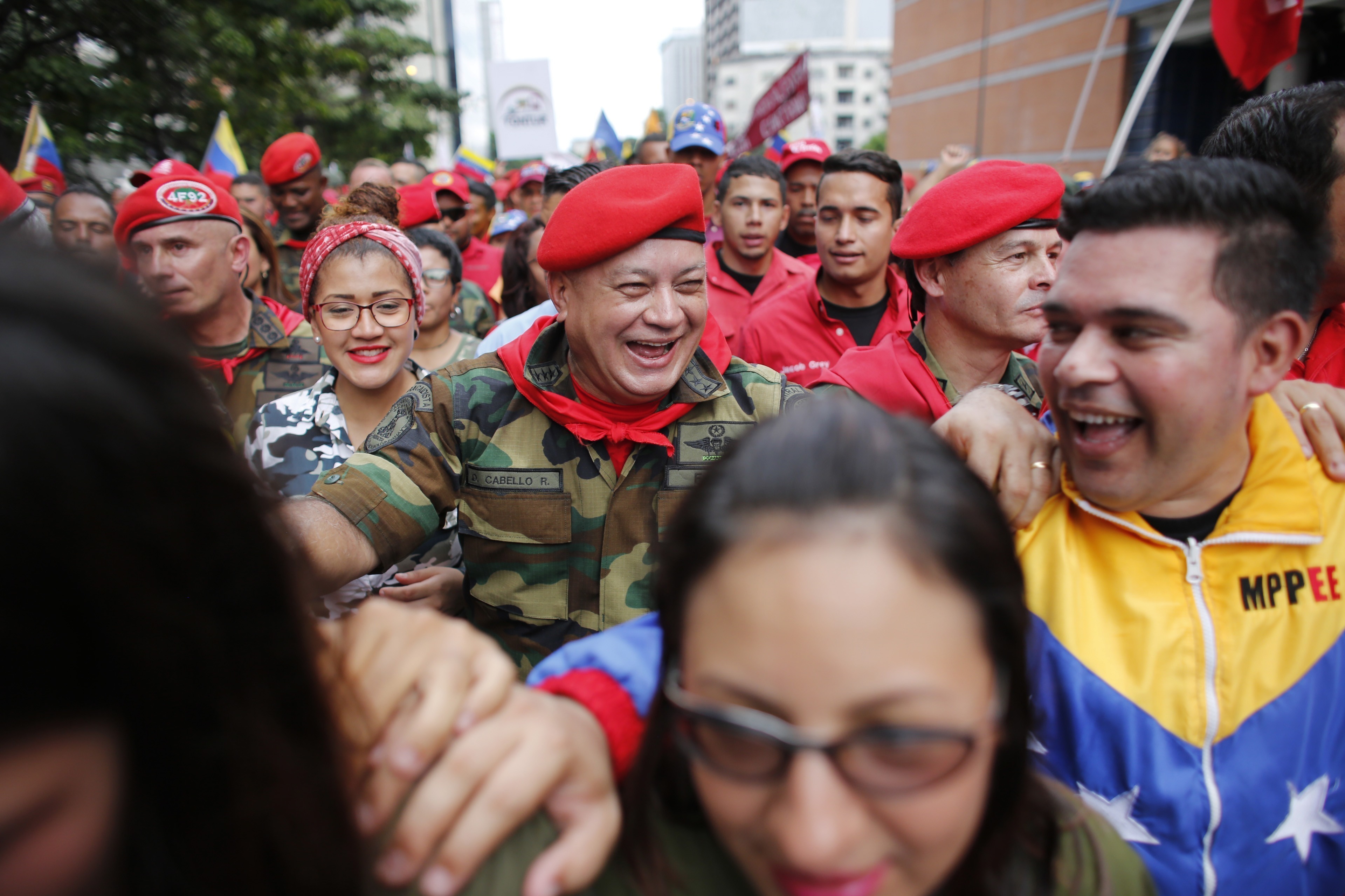 A Diosdado Cabello (centro), capitán retirado, se le ubica en el lado más radical de la llamada Revolución Bolivariana y su influencia arropa cada centímetro de la militancia. Foto: Archivo
