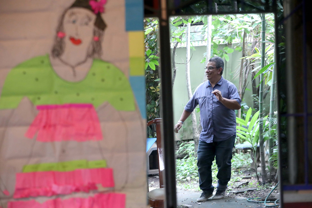 Eric Madrigal ganó una beca taller del Ministerio de Cultura y Juventud para investigar el origen del swing criollo. En esta investigación lo ha apoyado el antropólogo José Luis Amador como asesor de todo el proyecto. Amador ha dedicado su vida a a las historias de vida del pueblo costarricense.